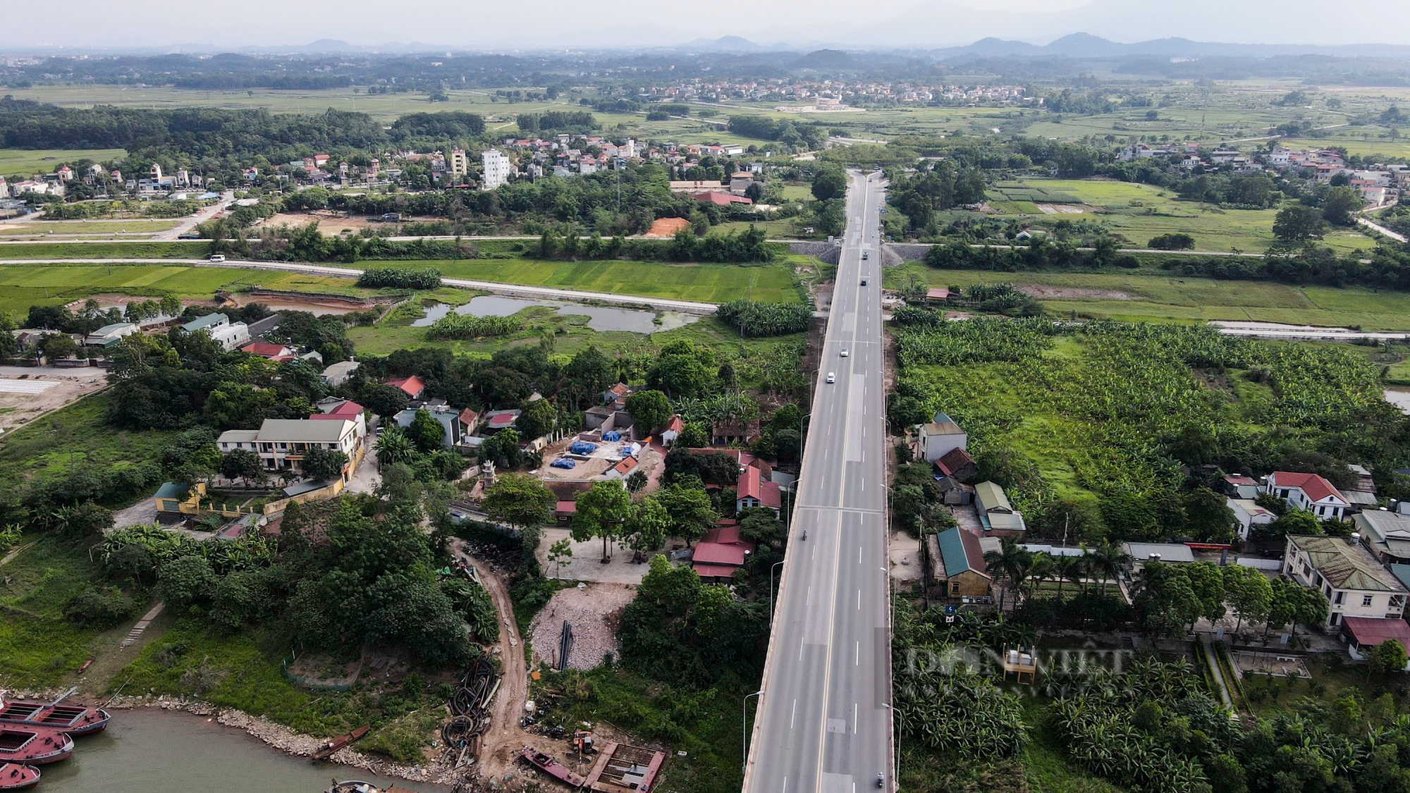 Cận cảnh cây cầu vượt sông dài nhất Việt Nam sau 9 năm vận hành khai thác - Ảnh 8.