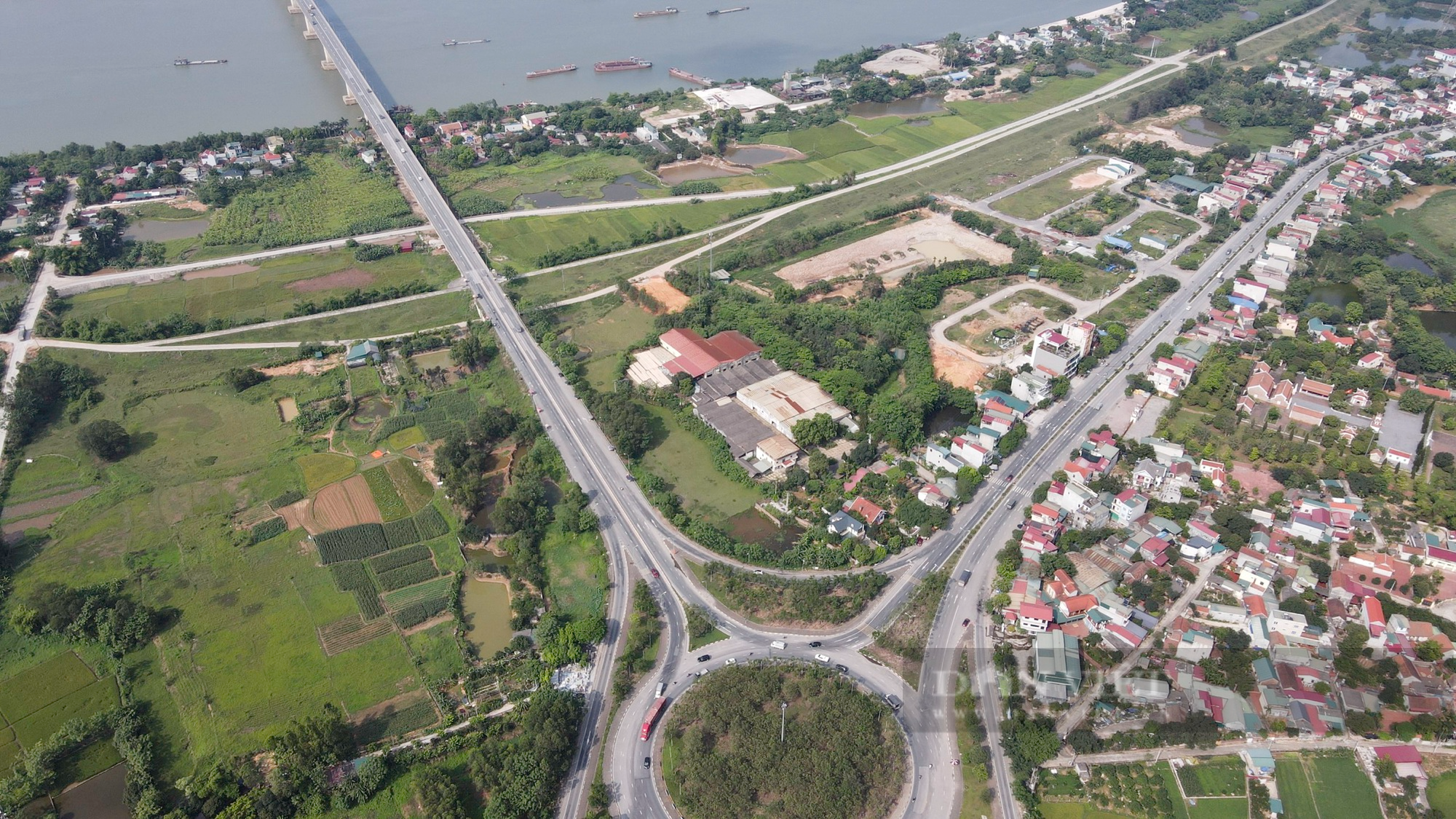 Cận cảnh cây cầu vượt sông dài nhất Việt Nam sau 9 năm vận hành khai thác - Ảnh 11.