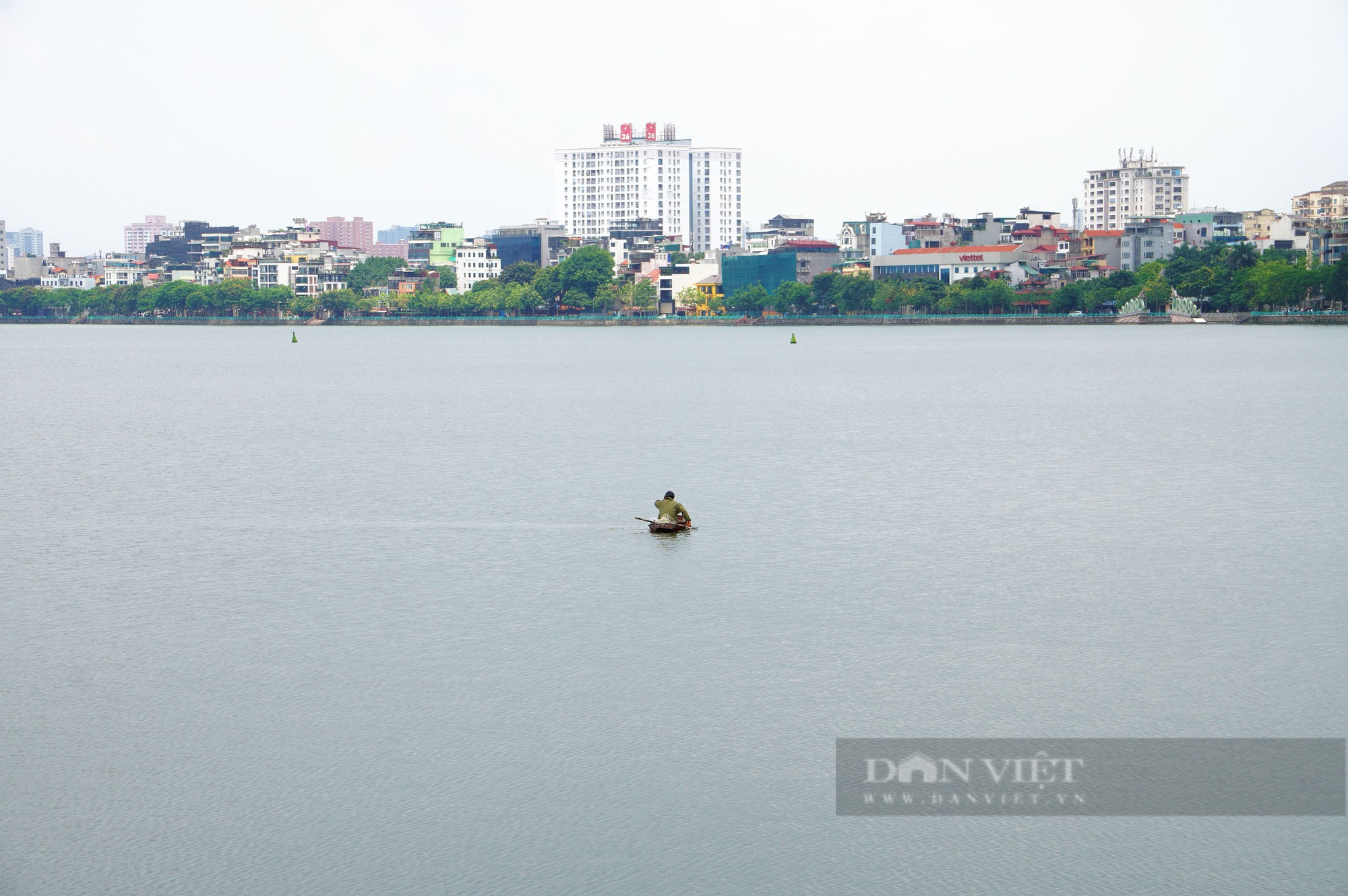 Di dời du thuyền cuối cùng ra khỏi Hồ Tây, quyết tâm trả lại quang cảnh thoáng đãng cho hồ  - Ảnh 8.