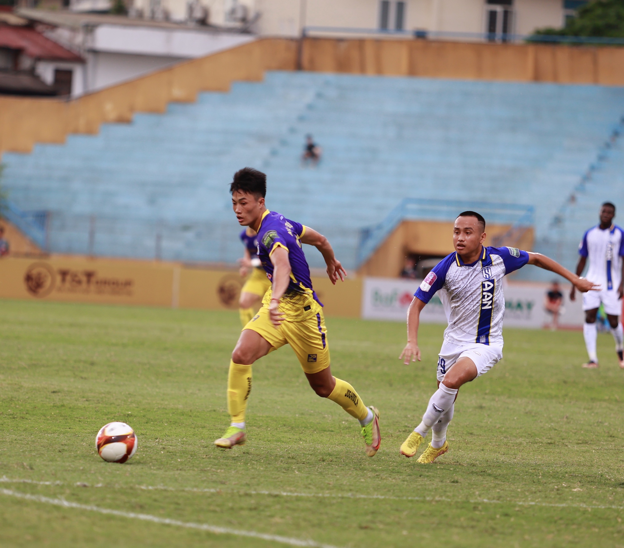 Sao mai U23 tỏa sáng, SLNA gây bất ngờ với bàn thắng vào lưới CLB Hà Nội - Ảnh 1.