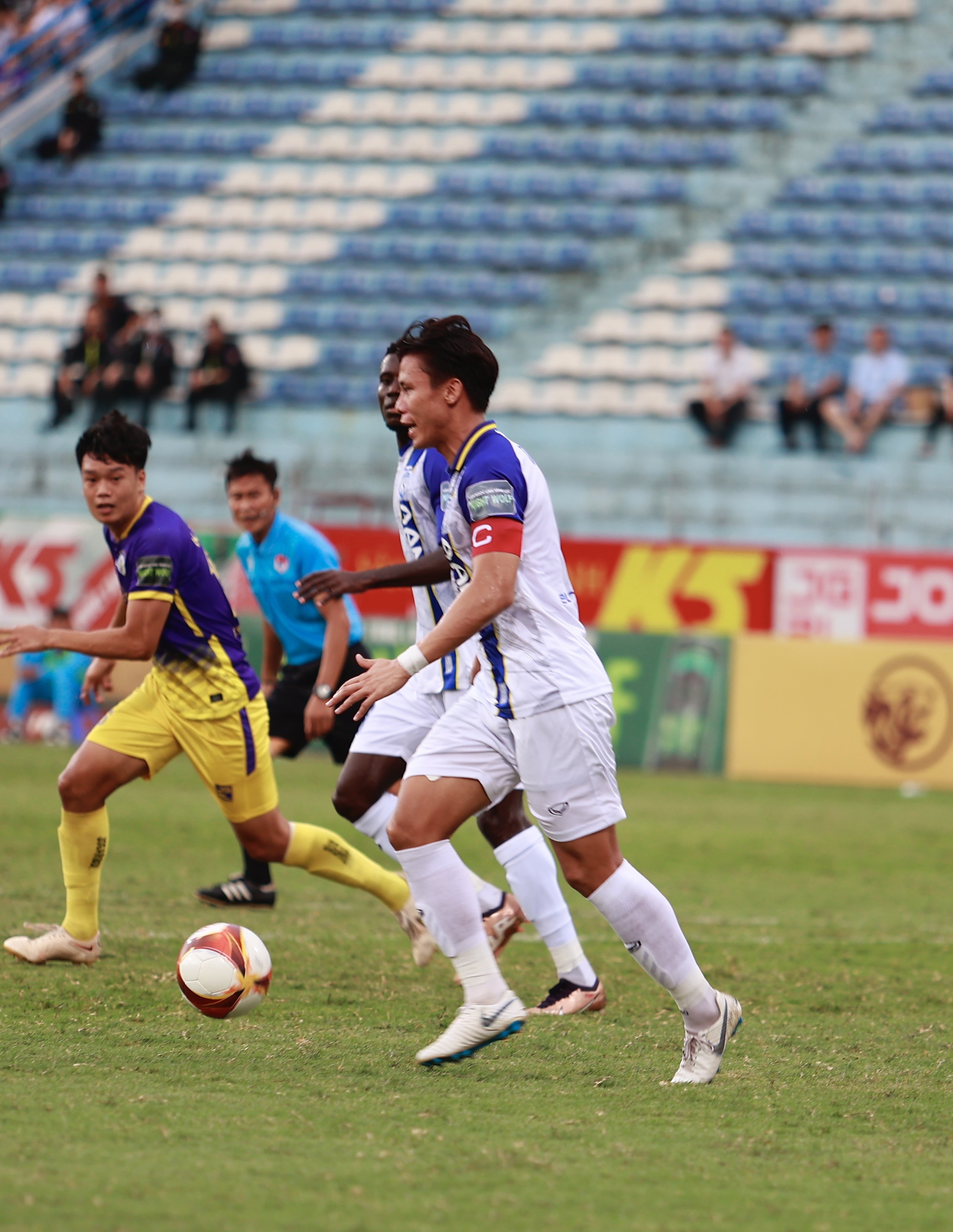 Sao mai U23 tỏa sáng, SLNA gây bất ngờ với bàn thắng vào lưới CLB Hà Nội - Ảnh 2.