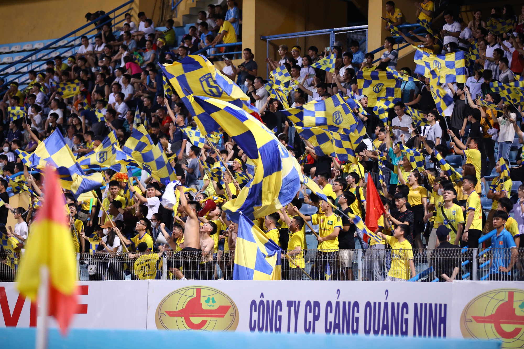 Thắng Hà Nội FC, CLB SLNA nhận thưởng lớn - Ảnh 2.