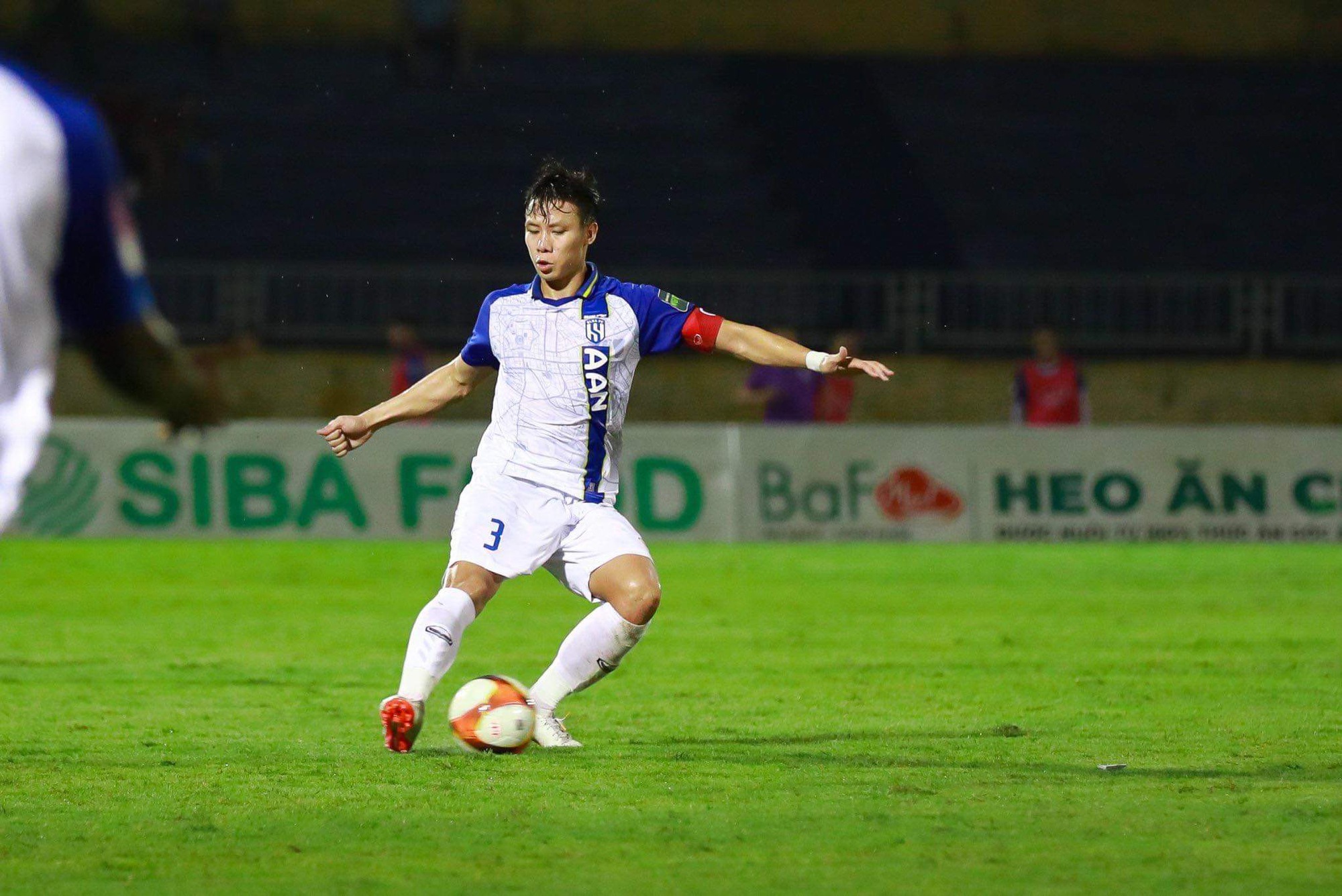 Sao mai U23 tỏa sáng, SLNA gây bất ngờ với bàn thắng vào lưới CLB Hà Nội - Ảnh 7.