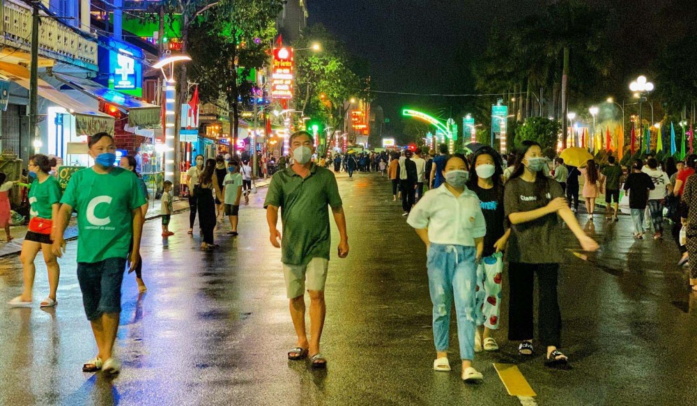 Hà Nội, TP.HCM và 10 thành phố sẽ mở du lịch đêm - Ảnh 1.