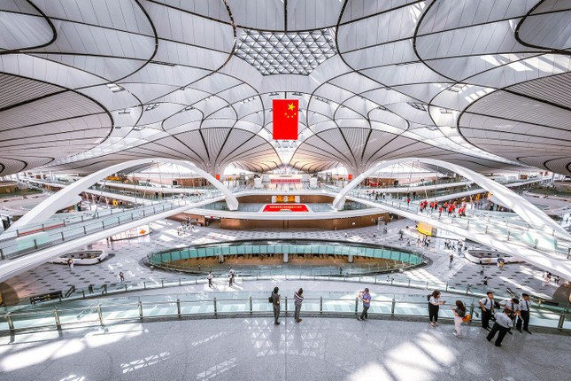Chiêm ngưỡng 5 sân bay có kiến trúc đẹp nhất thế giới - Ảnh 4.