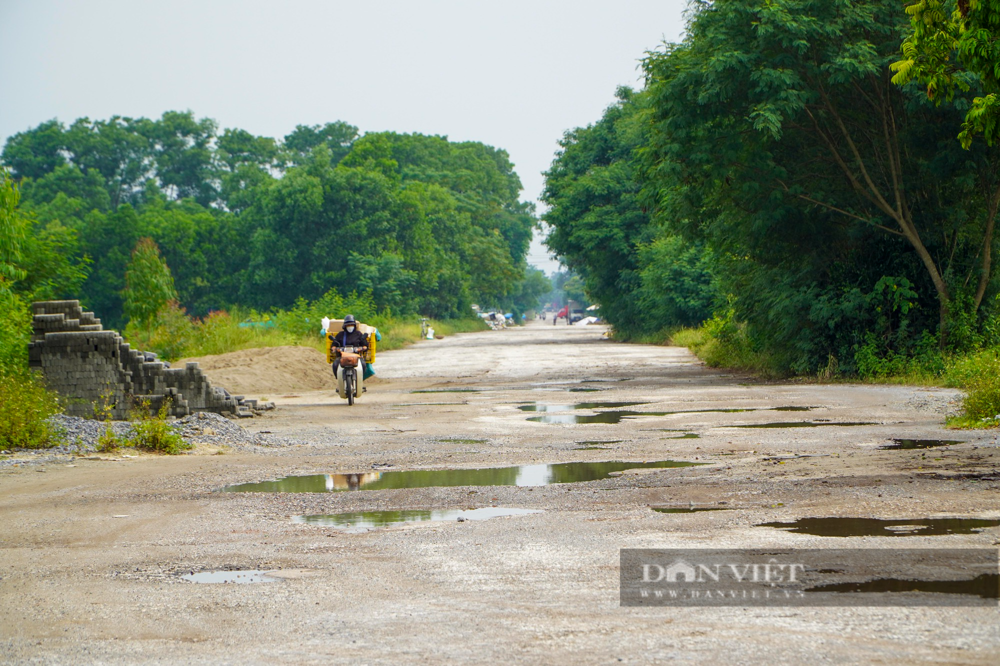 Con đường dài hơn 3 km đi qua 2 xã xuống cấp nghiêm trọng ở Sóc Sơn (Hà Nội) - Ảnh 4.