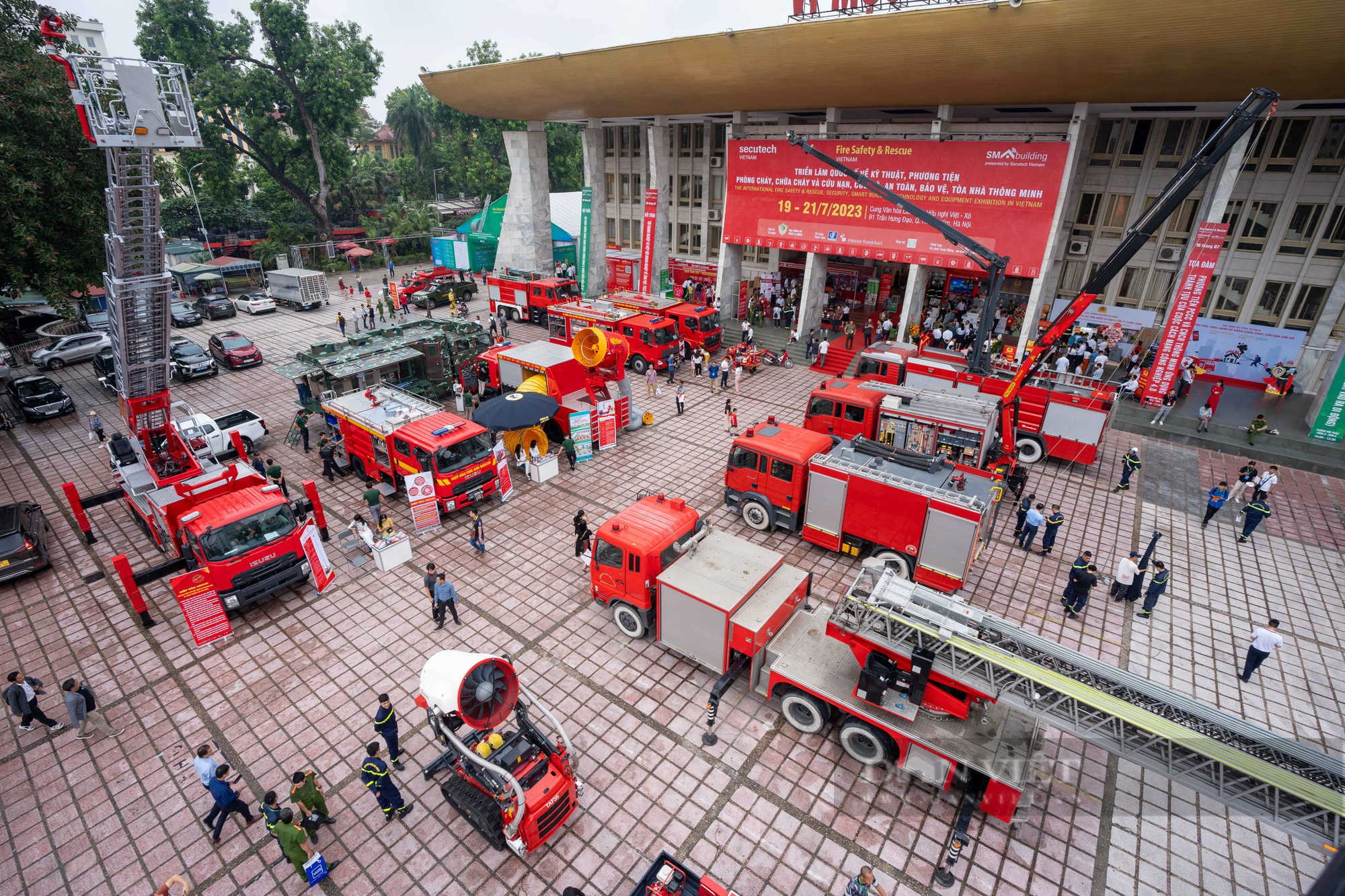 Cận cảnh loạt thiết bị chữa cháy cực kỳ hiện đại đang được trưng bày tại Hà Nội - Ảnh 1.