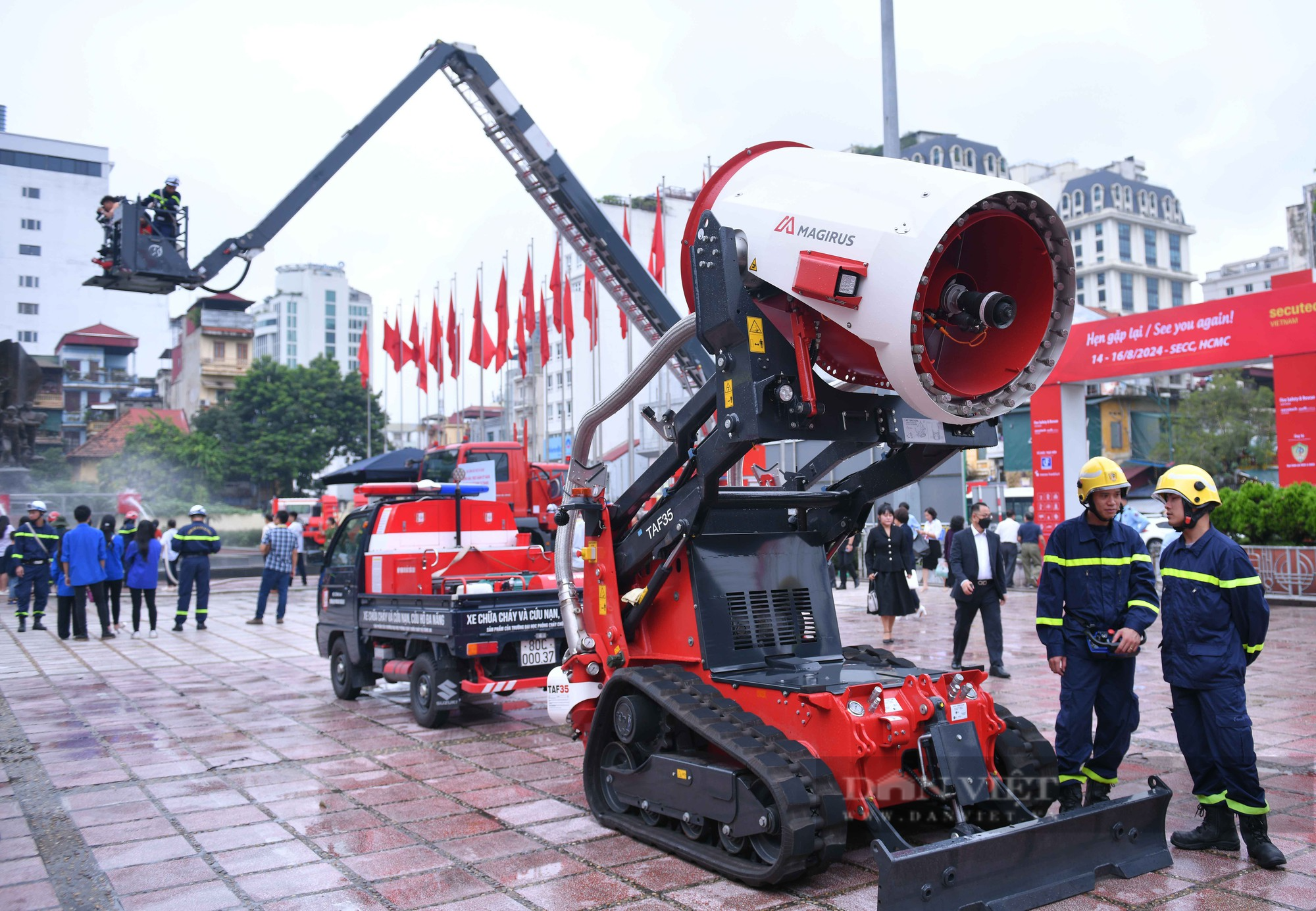 Cận cảnh loạt thiết bị chữa cháy cực kỳ hiện đại đang được trưng bày tại Hà Nội - Ảnh 8.