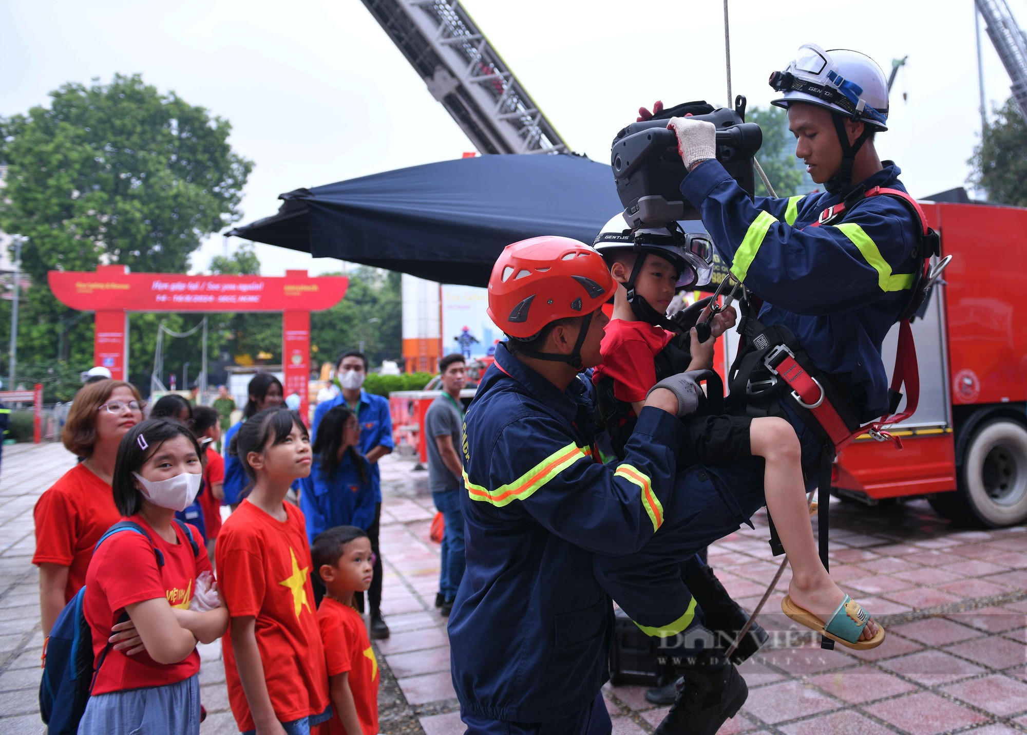 Cận cảnh loạt thiết bị chữa cháy cực kỳ hiện đại đang được trưng bày tại Hà Nội - Ảnh 12.