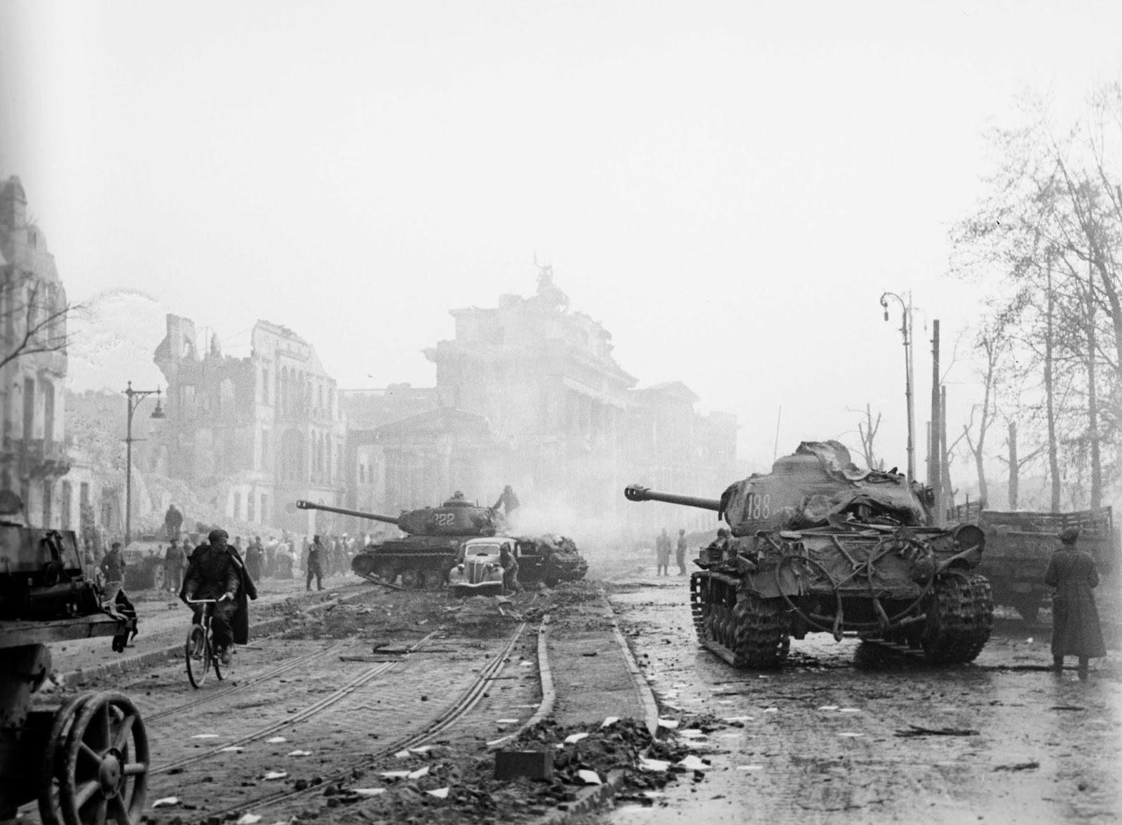 3 cuộc kháng cự cuối cùng của phát xít Đức: Hàng ngàn lính Liên Xô ngã xuống - Ảnh 1.