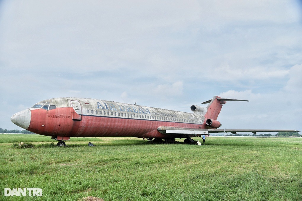 Bên trong máy bay Boeing 727 bị &quot;bỏ rơi&quot; 16 năm tại Nội Bài - Ảnh 1.