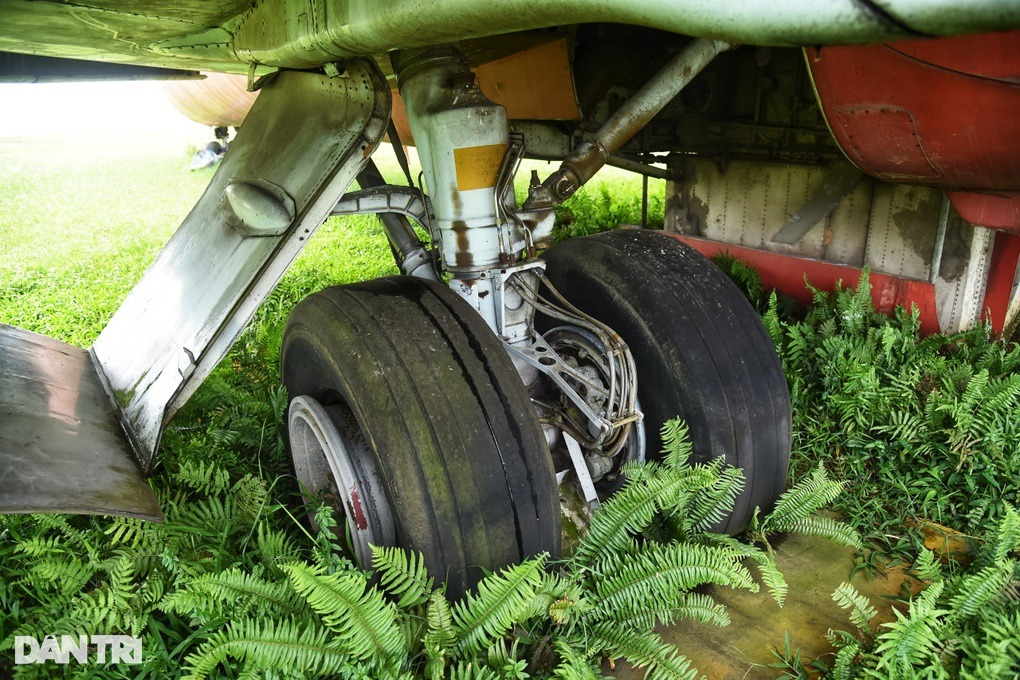 Bên trong máy bay Boeing 727 bị &quot;bỏ rơi&quot; 16 năm tại Nội Bài - Ảnh 5.