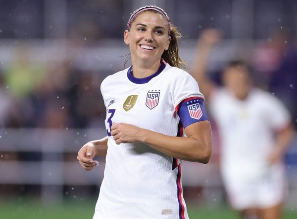 Chiêm ngưỡng thân hình bốc lửa của nữ tiền đạo Mỹ - Alex Morgan - Ảnh 1.