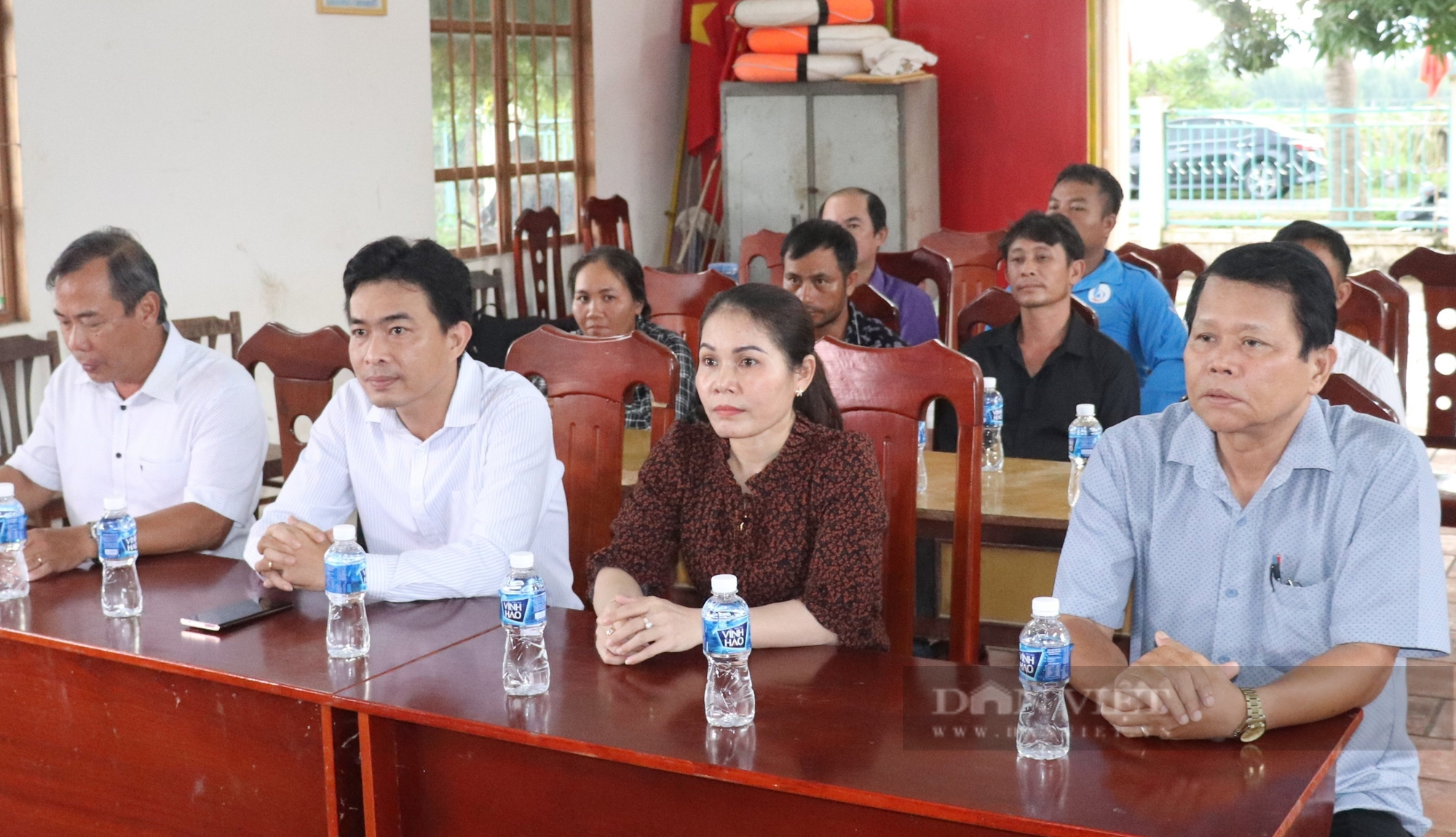 Trung ương Hội Nông dân Việt Nam tặng bò sinh sản cho nông dân nghèo ở Bình Thuận - Ảnh 2.