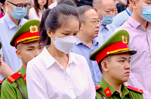 Cựu Cục trưởng Lãnh sự nói nhận hối lộ vì doanh nghiệp có “lãnh đạo giới thiệu” - Ảnh 2.