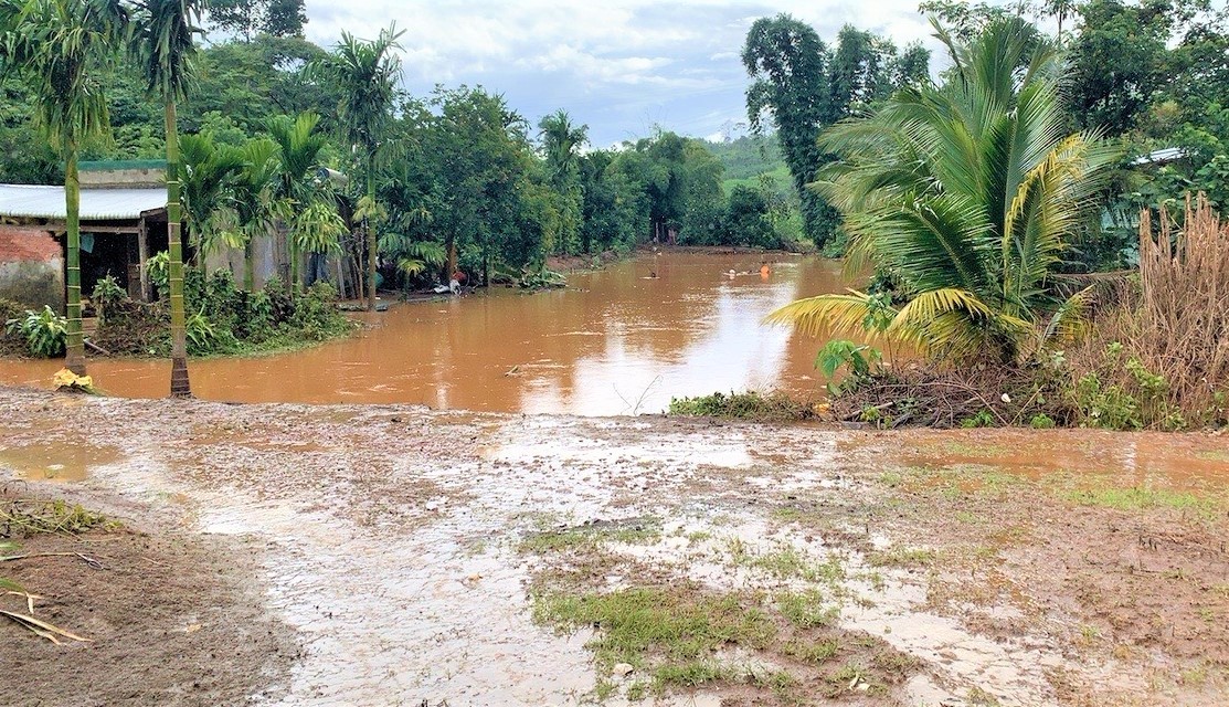 Vỡ hồ chứa nước ở Đắk Nông gây thiệt hại hơn nửa tỷ đồng - Ảnh 6.