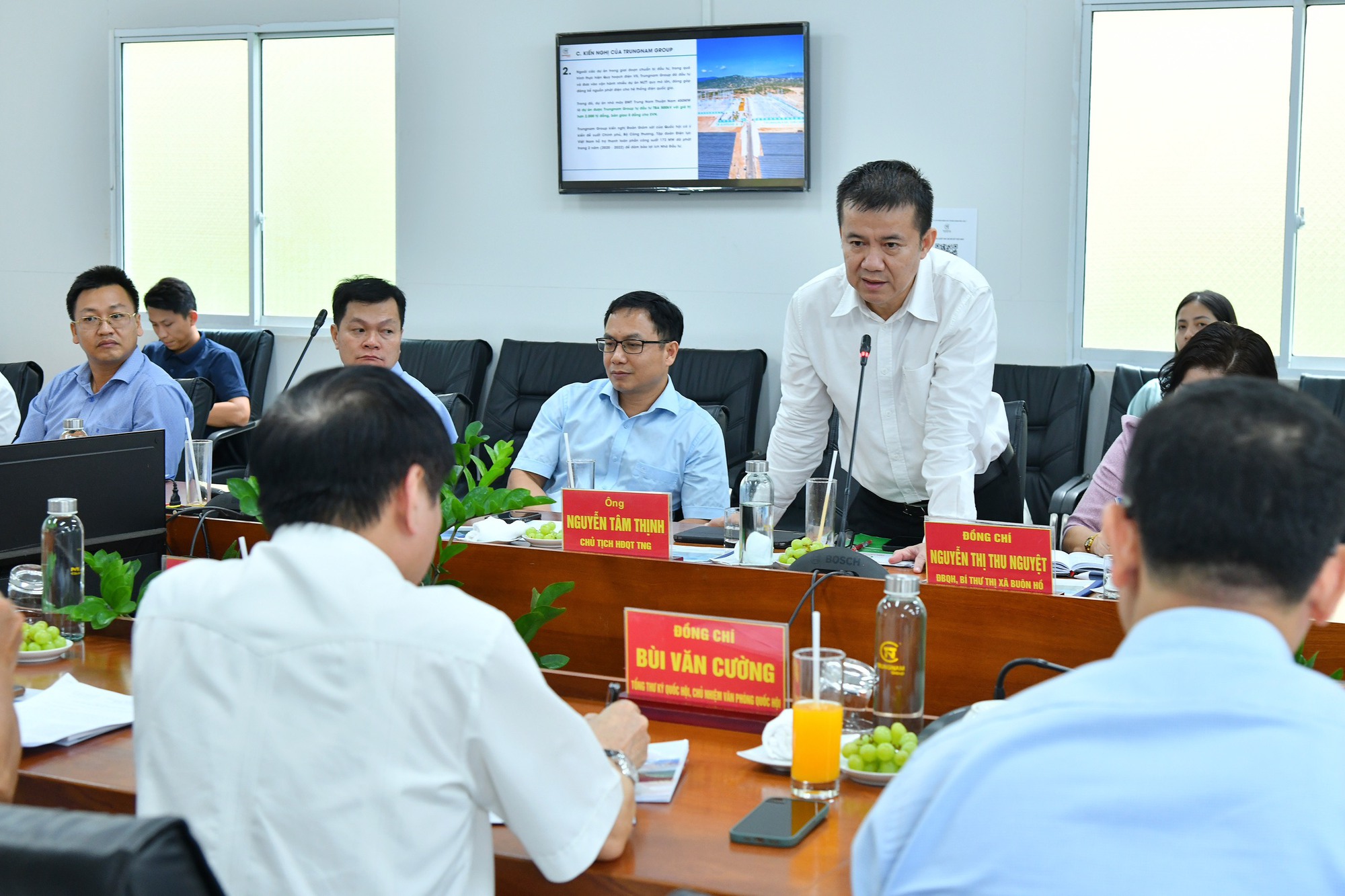 Tổng Thư ký Quốc hội Bùi Văn Cường làm việc tại Dự án Điện gió lớn nhất Tây Nguyên - Ảnh 2.