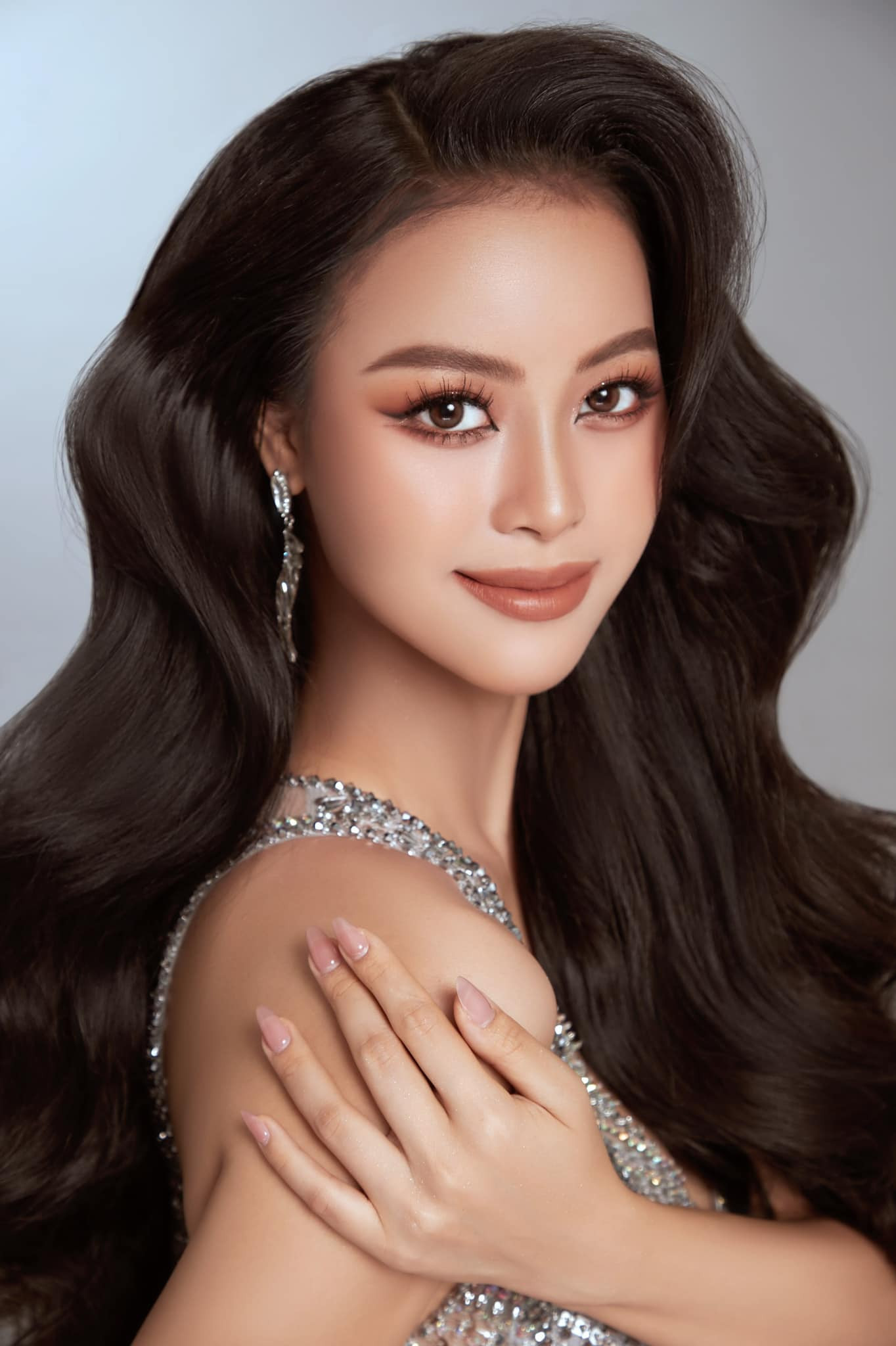 Á hậu 1 Miss World Vietnam 2023: Hé lộ về gia cảnh, quyết phá “lời nguyền top 5” - Ảnh 4.