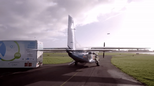 Máy bay hoạt động bằng hydro lớn nhất thế giới hoàn thành giai đoạn thử nghiệm đầu tiên - Ảnh 1.