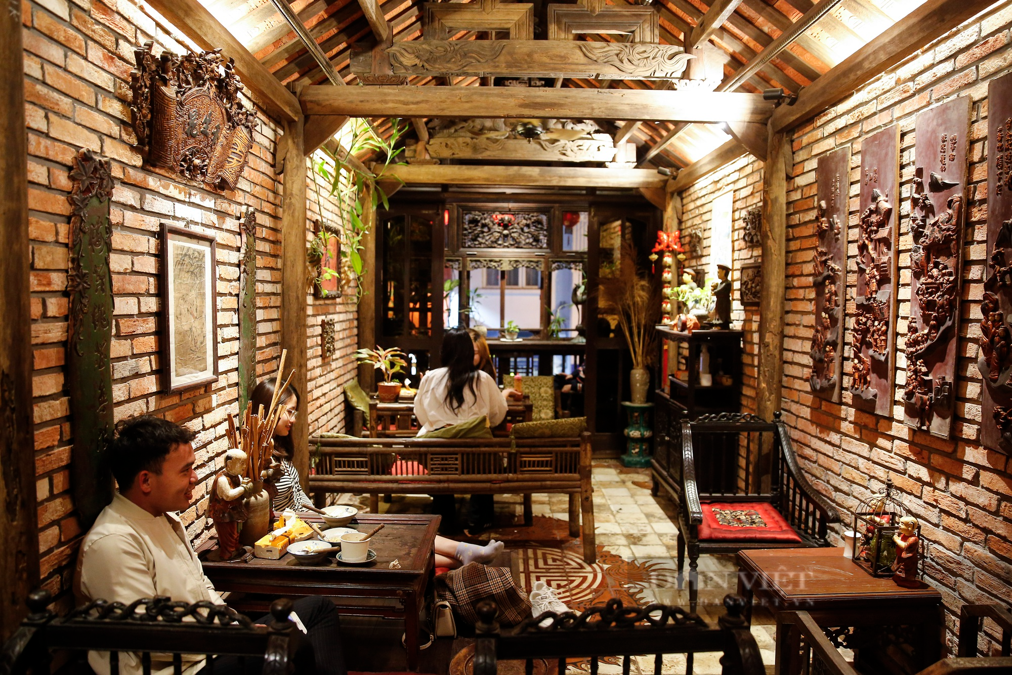 Khám phá quán chè trong căn nhà cổ với không gian hoài niệm Hà Nội đầu thế kỷ 20 - Ảnh 5.