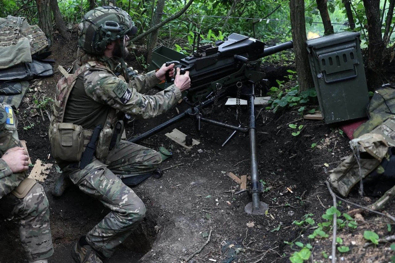 Lính Ukraine ở tiền tuyến tiết lộ trận chiến khốc liệt với Nga, cứ 100m lại có 4-5 người tử trận - Ảnh 1.