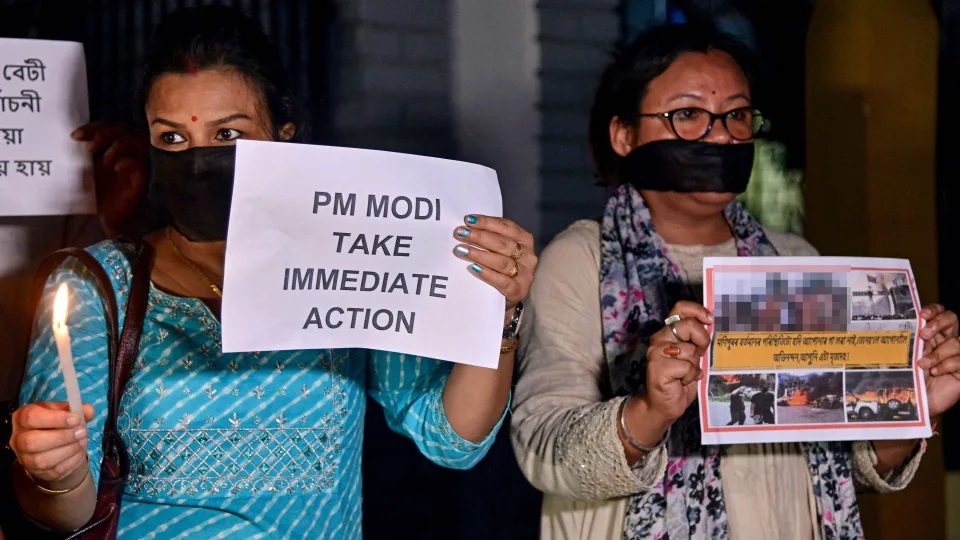 Kinh hoàng vụ tấn công tình dục tập thể, ép phụ nữ khỏa thân diễu phố khiến Ấn Độ rúng động - Ảnh 1.