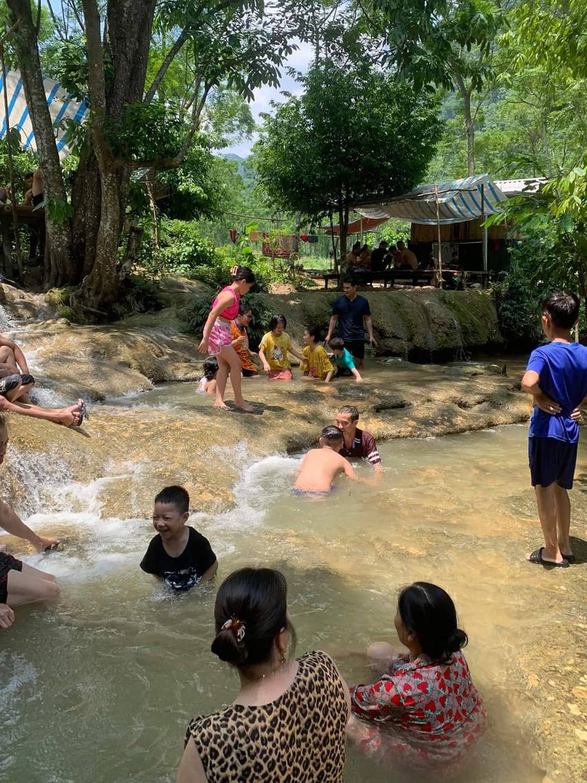 Cách TP Thái Nguyên 40km, nơi này có một thác nước 7 tầng, hiện ra đẹp như mơ, nhiều người lên xem - Ảnh 9.