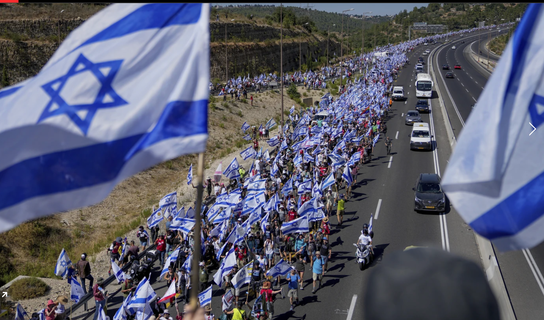 Hàng trăm nghìn người Israel biểu tình, Thủ tướng Netanyahu bất ngờ phải phẫu thuật tim - Ảnh 2.
