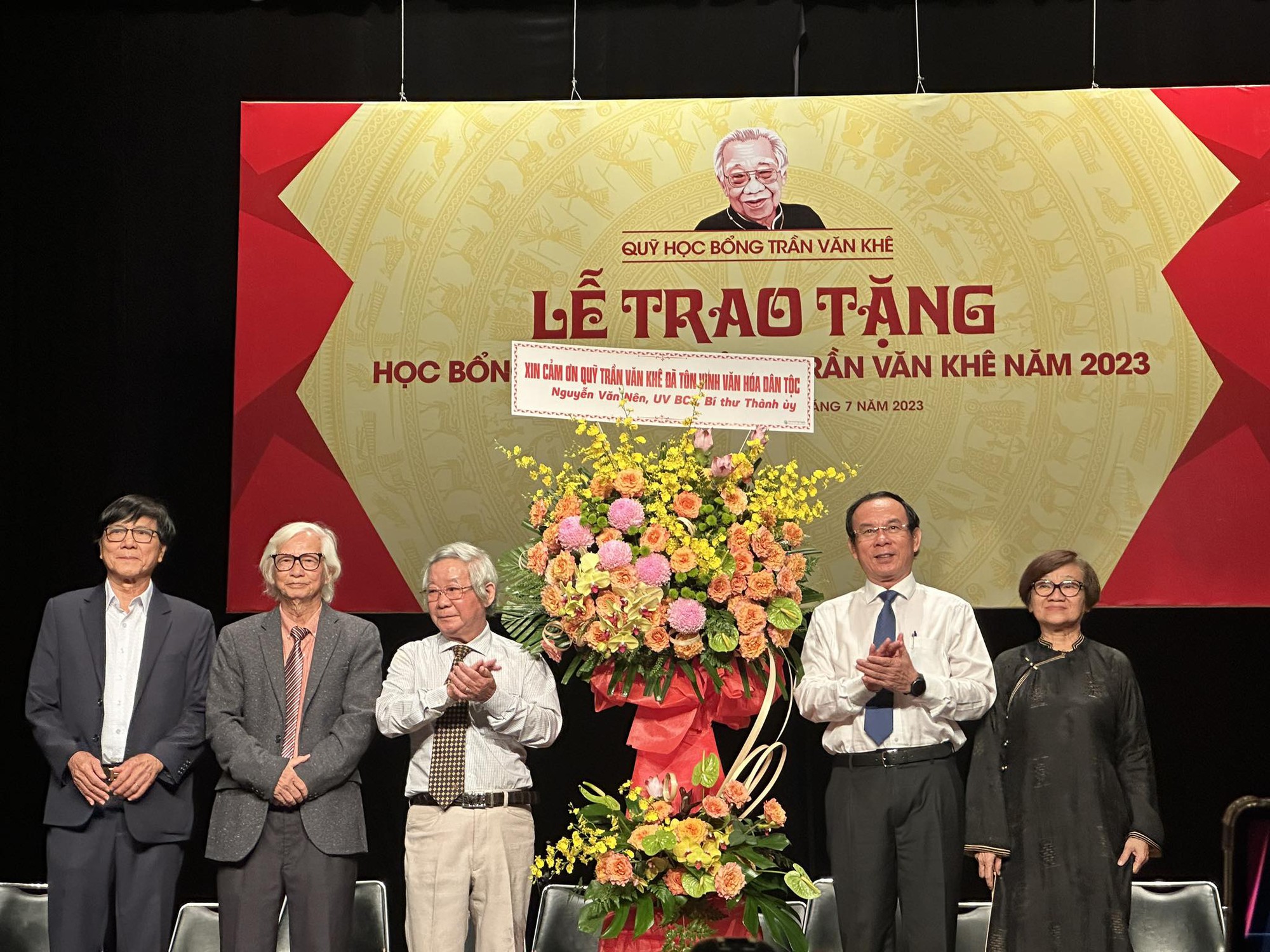 NSƯT, nhạc sĩ Nguyễn Văn Đời nhận giải thưởng Trần Văn Khê - Ảnh 1.