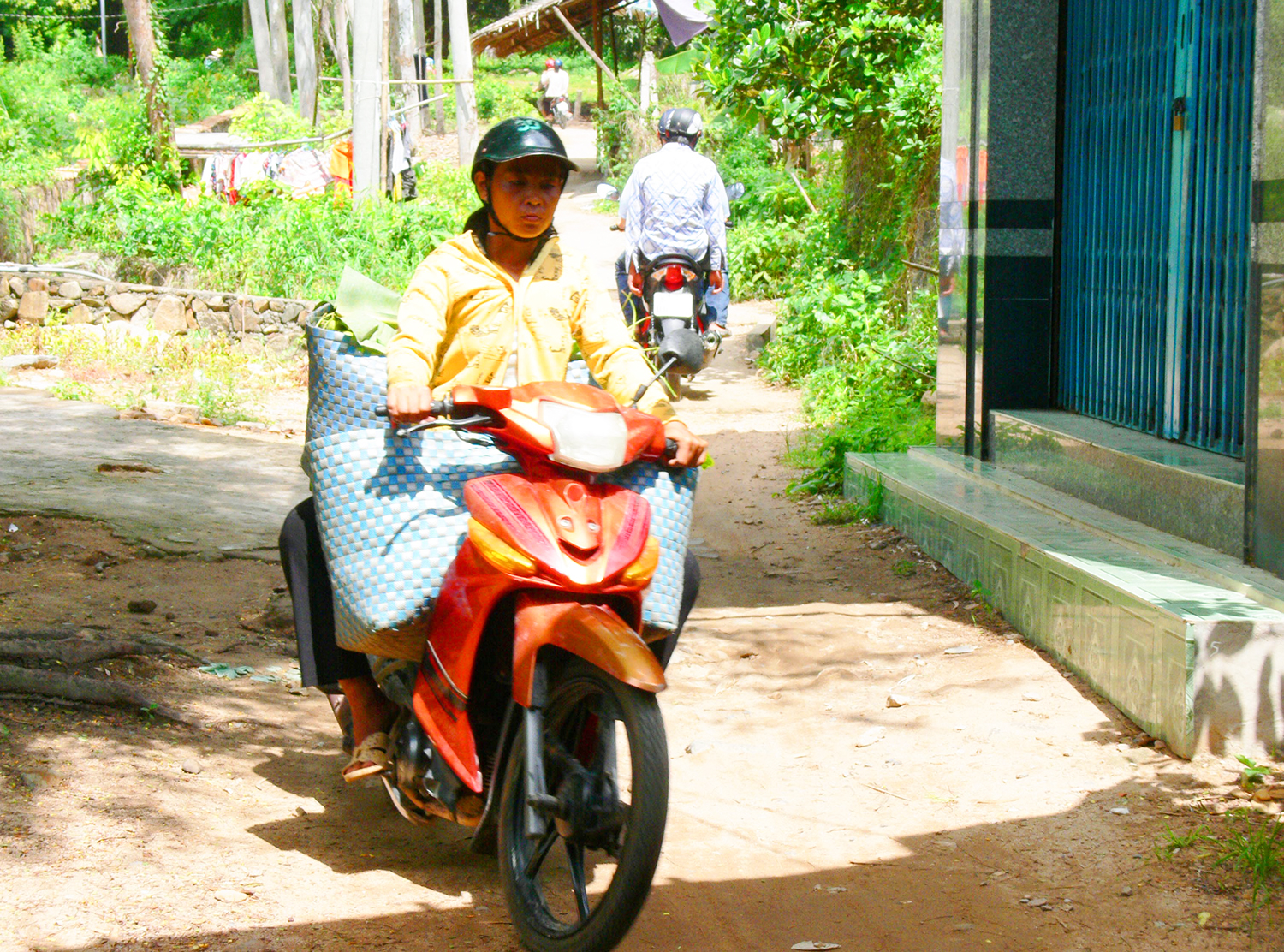 Một ngọn núi cao ở An Giang, lên đến nơi thấy dân gánh vô số trái cây, sầu riêng là thứ quả ngon nhất - Ảnh 5.