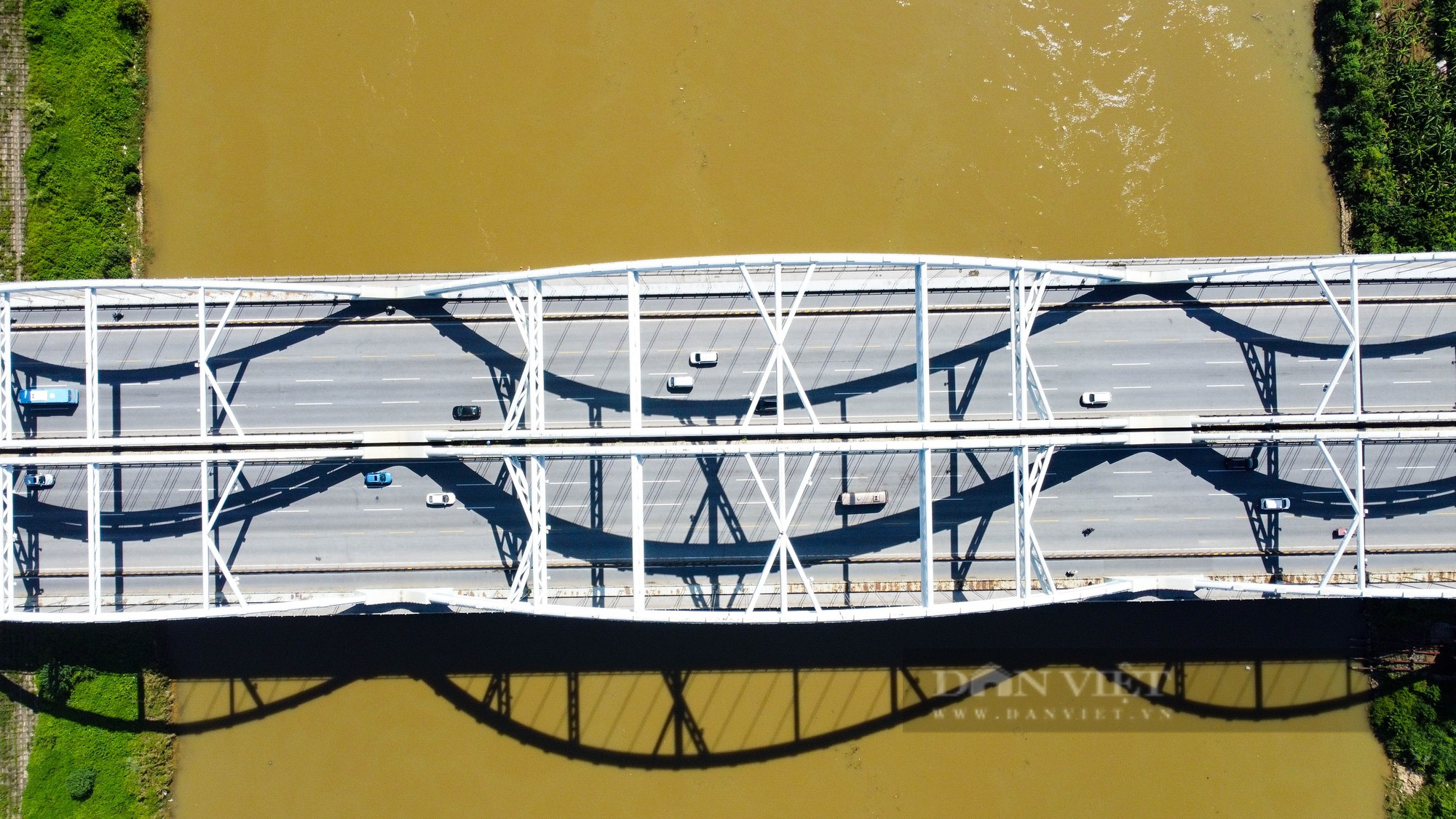 Chiêm ngưỡng cây cầu vòm thép vượt sông rộng nhất Việt Nam sau gần 10 năm đưa vào sử dụng - Ảnh 13.