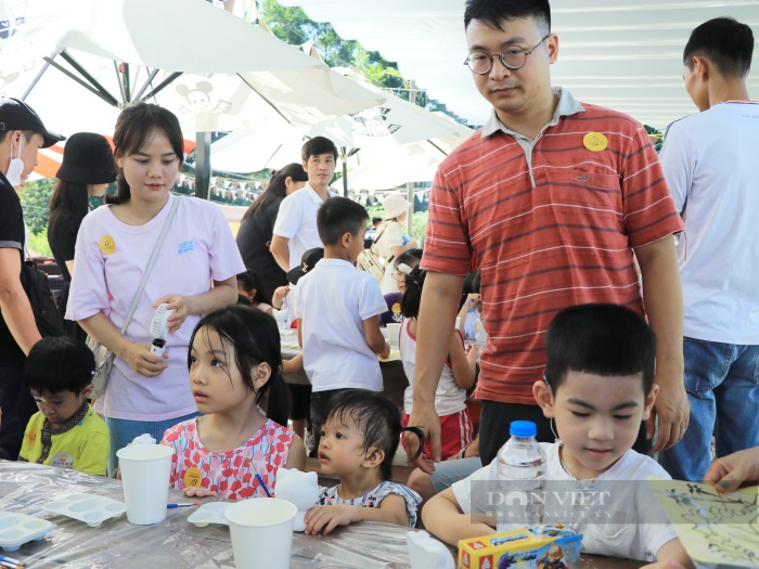 Hành trình đầy nước mắt của những cặp vợ chồng &quot;đi tìm&quot; âm thanh cho con: &quot;Mẹ không có máy giống Đu Đủ à&quot; - Ảnh 3.