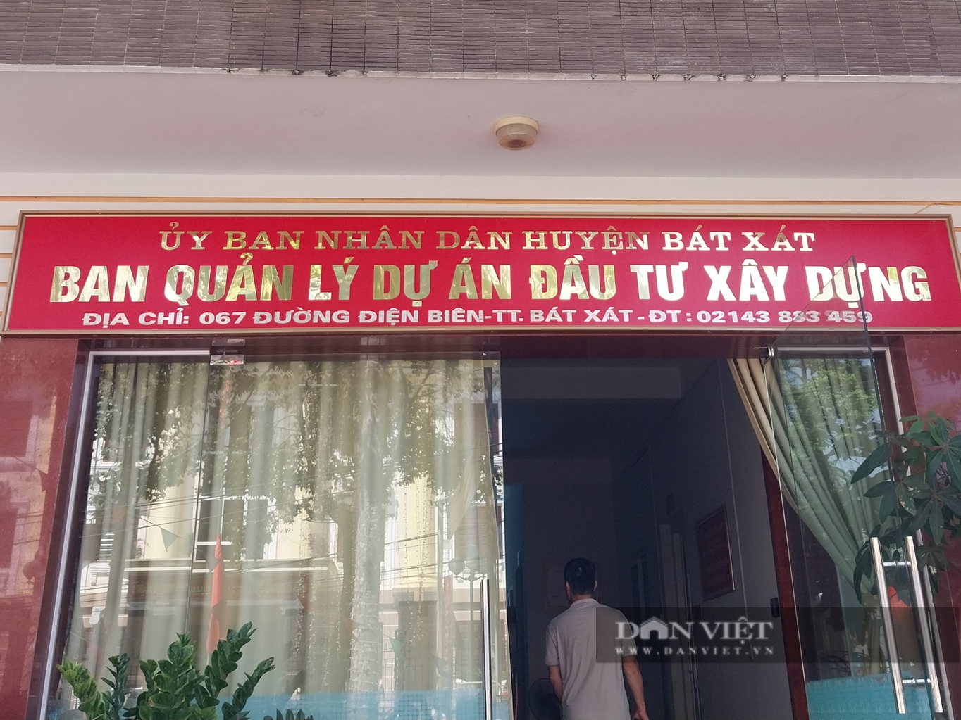 Một Ban QLDA ĐTXD huyện nghèo của tỉnh Lào Cai thu lại tiền của viên chức, người lao động để tiếp khách? - Ảnh 1.