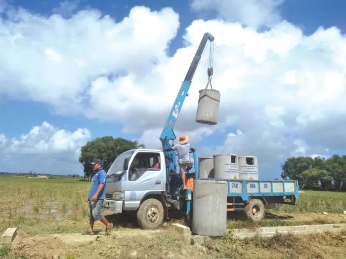 Nông dân Quảng Trị dọn rác làng, nhặt rác đồng, môi trường tốt lên, con người khỏe thêm - Ảnh 3.