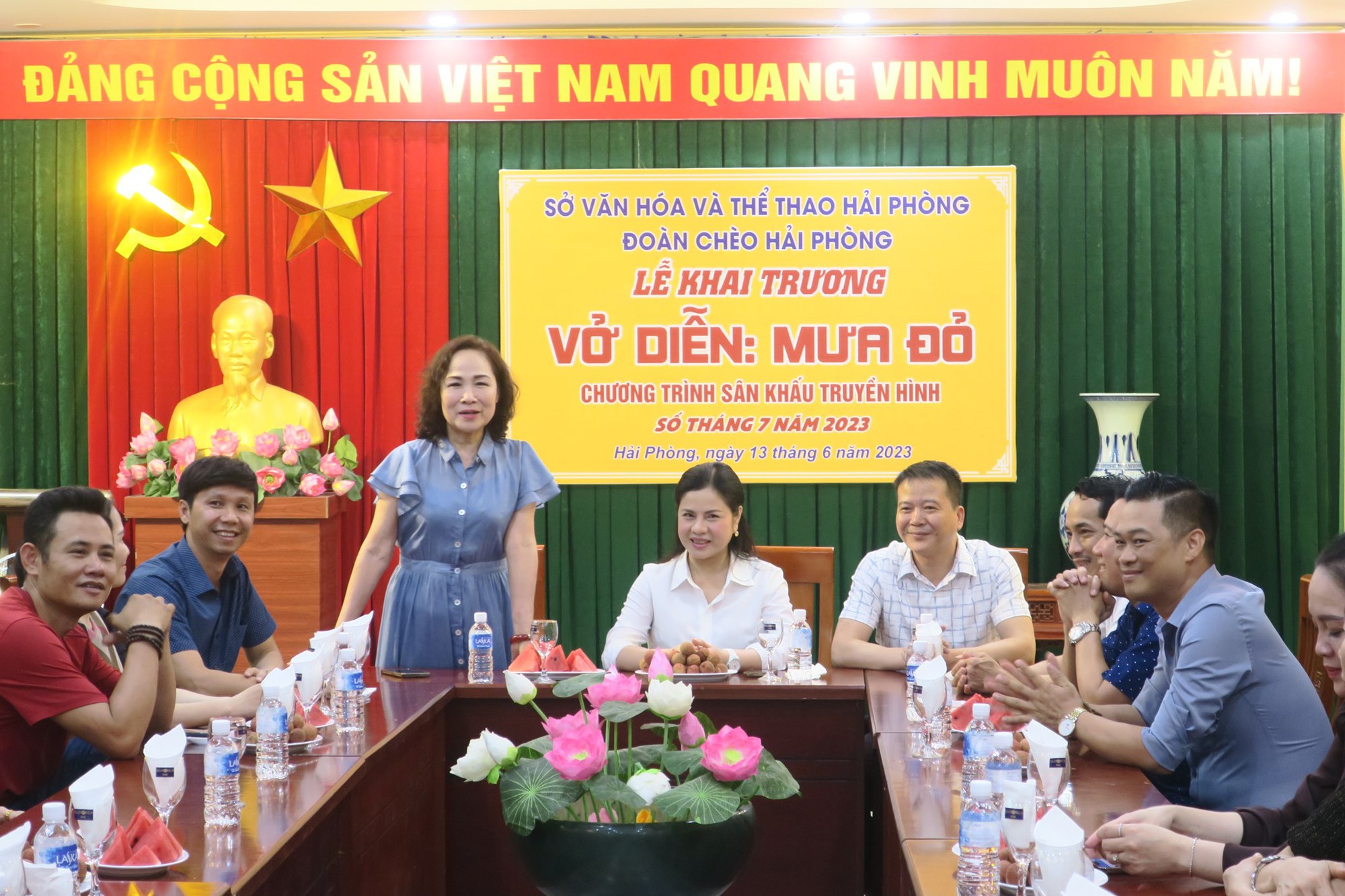 NSND Trịnh Thúy Mùi: “Xem vở chèo “Mưa đỏ”, nhà văn Chu Lai đã phải rút lại lời thách đố” - Ảnh 2.