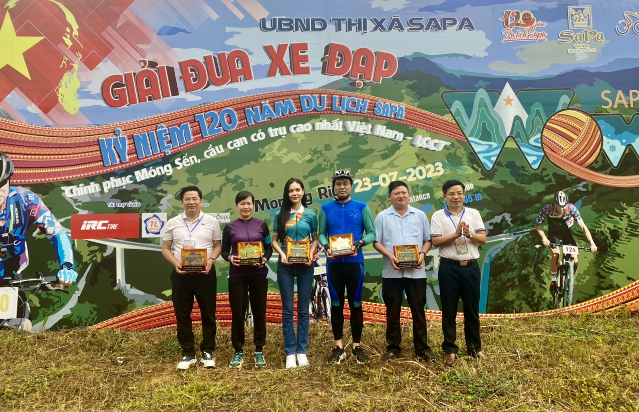 Lào Cai: Gần 300 VĐV tham gia giải đua xe đạp chinh phục cầu cạn trụ cao nhất Việt Nam - Ảnh 4.