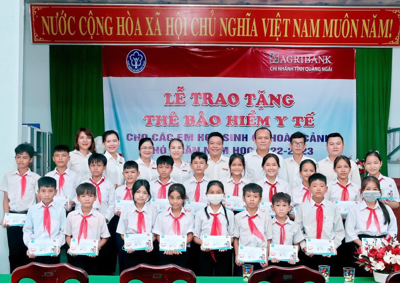 Agribank Quảng Ngãi tích cực thực hiện công tác an sinh xã hội - Ảnh 2.