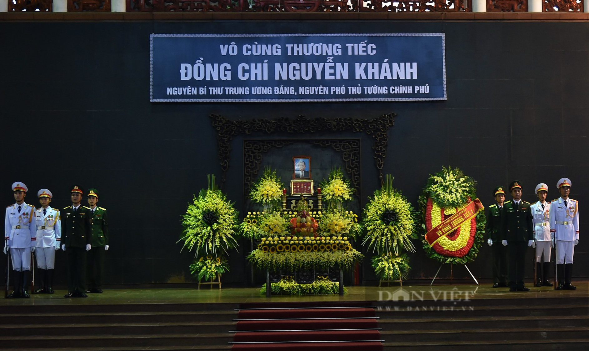 Lãnh đạo Đảng, Nhà nước viếng nguyên Phó Thủ tướng Nguyễn Khánh - Ảnh 1.