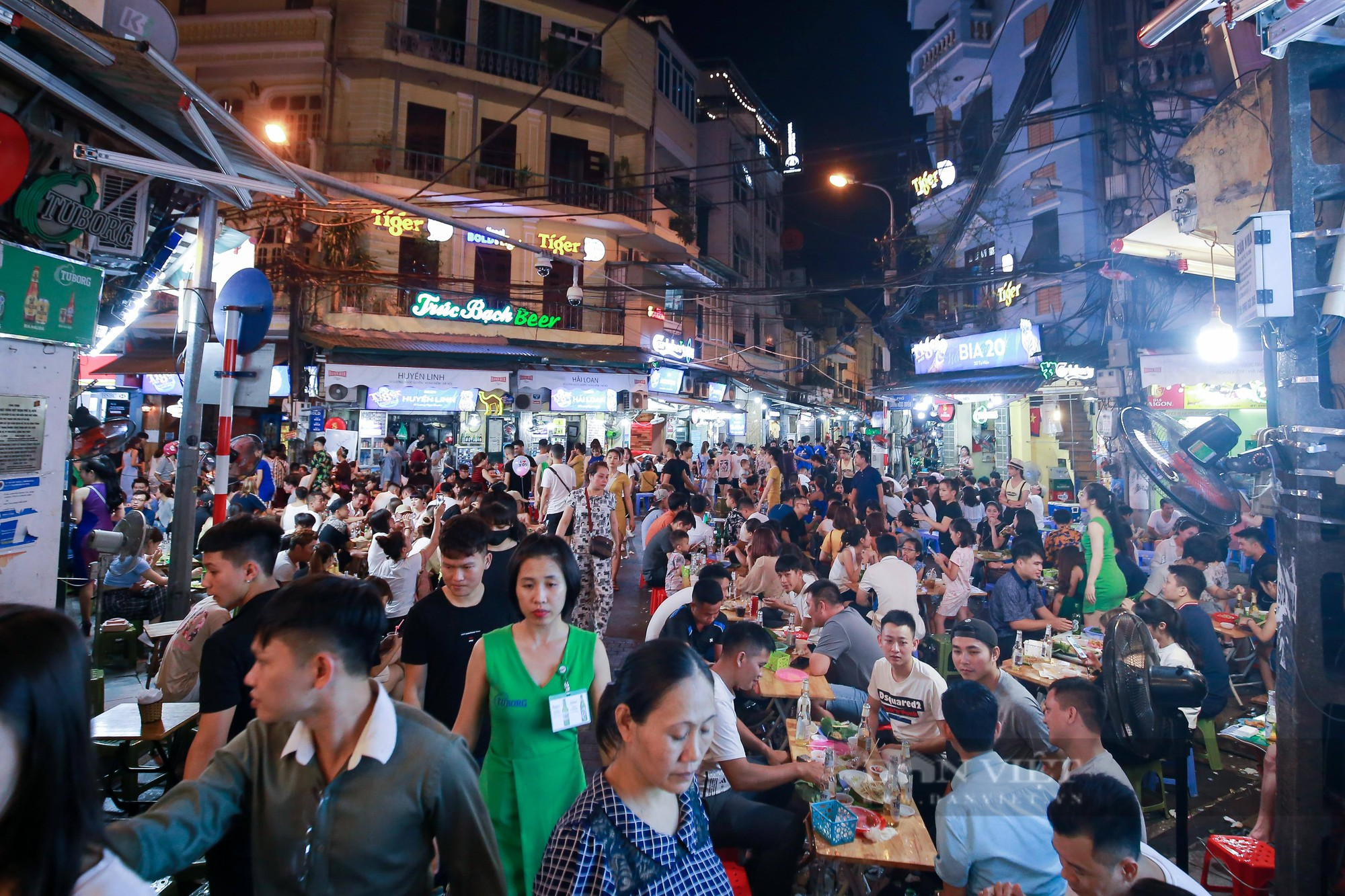 Trung tâm Hà Nội ngày càng trở nên chật chội - Ảnh 6.