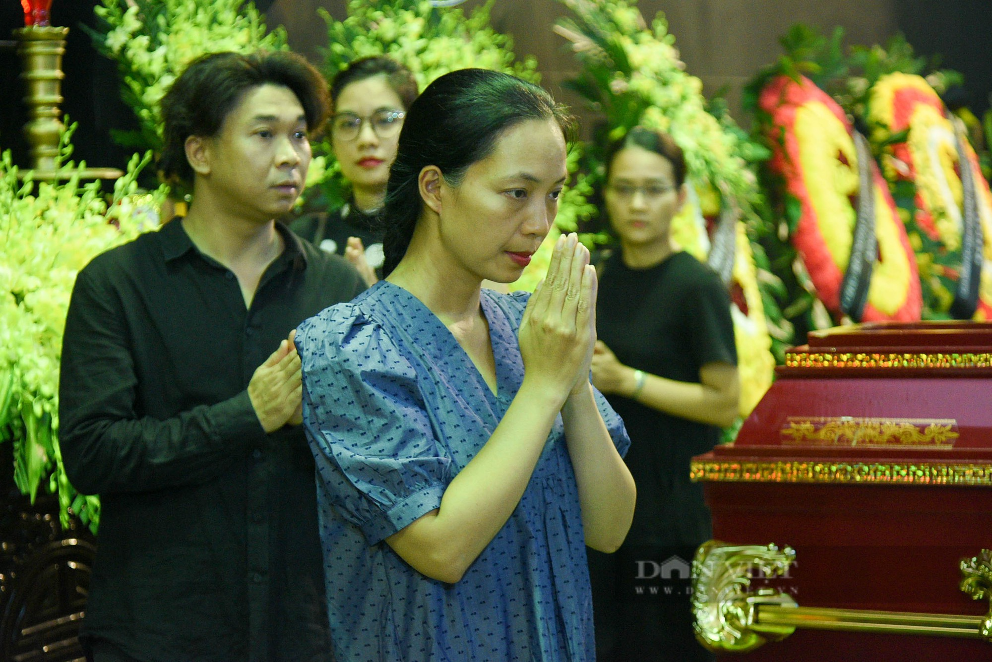 Đám tang NSND Trần Bảng: Đạo diễn Trần Lực không cầm được nước mắt lúc nói lời tiễn biệt cha - Ảnh 9.