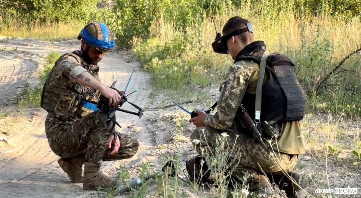 'Lính bắn tỉa trên không' Ukraine gieo ác mộng cho bộ binh Nga bằng siêu vũ khí này - Ảnh 1.
