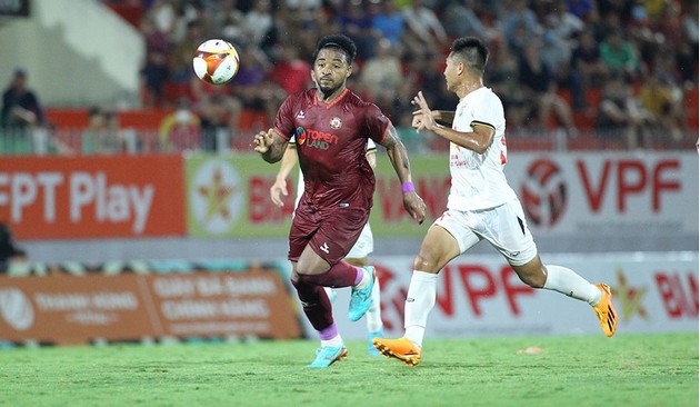 HLV Troussier triệu tập 2 ngoại binh Brazil hay nhất V.League 2023? - Ảnh 2.