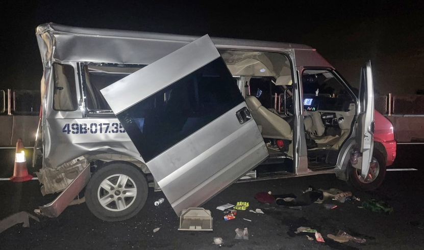 Ô tô dừng ở dải khẩn cấp trên cao tốc Vĩnh Hảo-Phan Thiết bị xe khách tông làm 6 người bị thương - Ảnh 2.