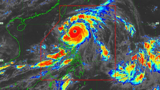 Philippines sơ tán cư dân ven biển tránh siêu bão Doksuri - Ảnh 1.