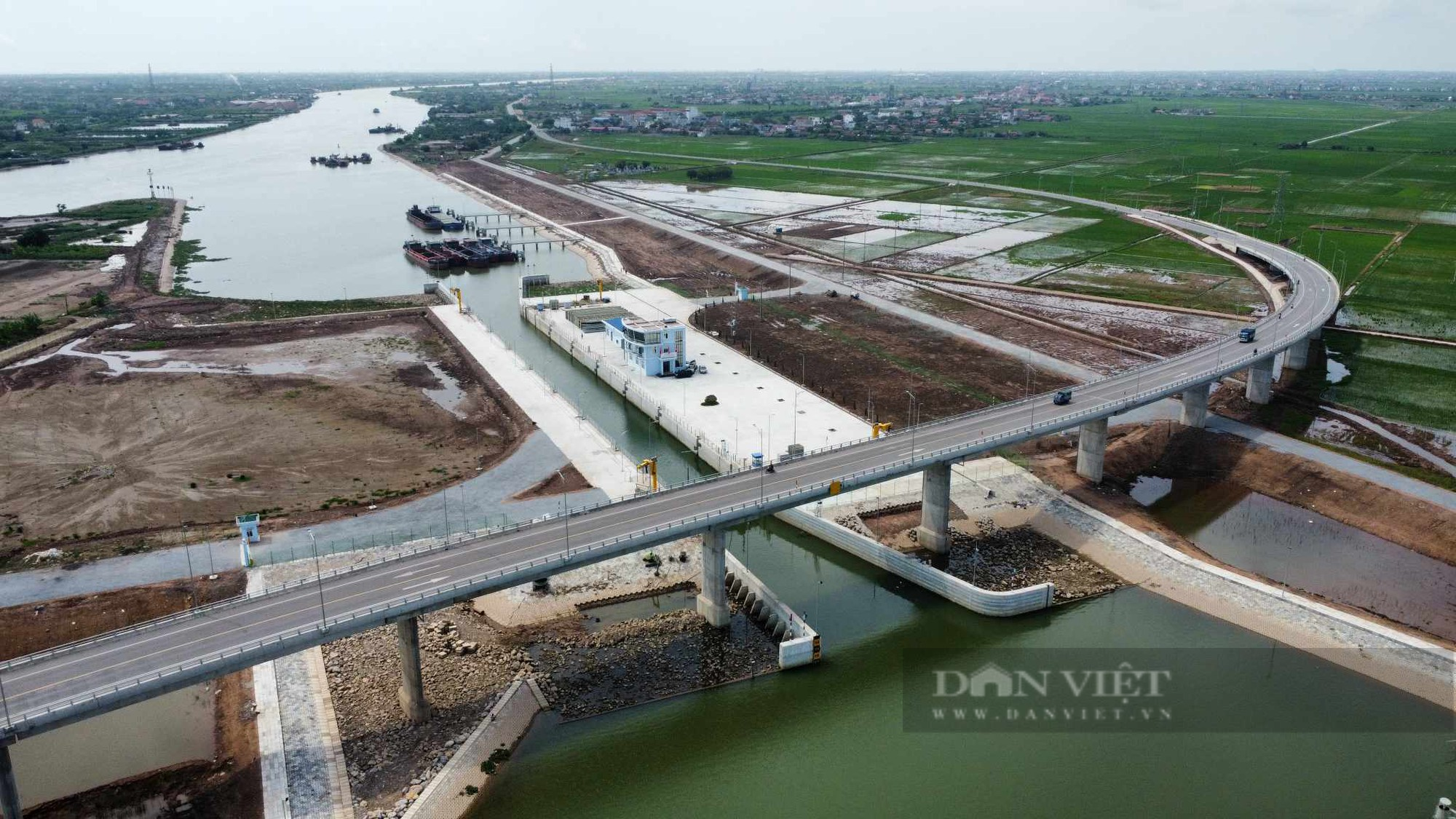 Kênh Nghĩa Hưng - Nam Định trị giá hơn 100 triệu đô mở luồng đón chuyến tàu đầu tiên - Ảnh 2.