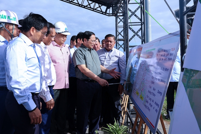 Thủ tướng Phạm Minh Chính dự Hội nghị công bố Quy hoạch và xúc tiến đầu tư tỉnh Long An - Ảnh 2.