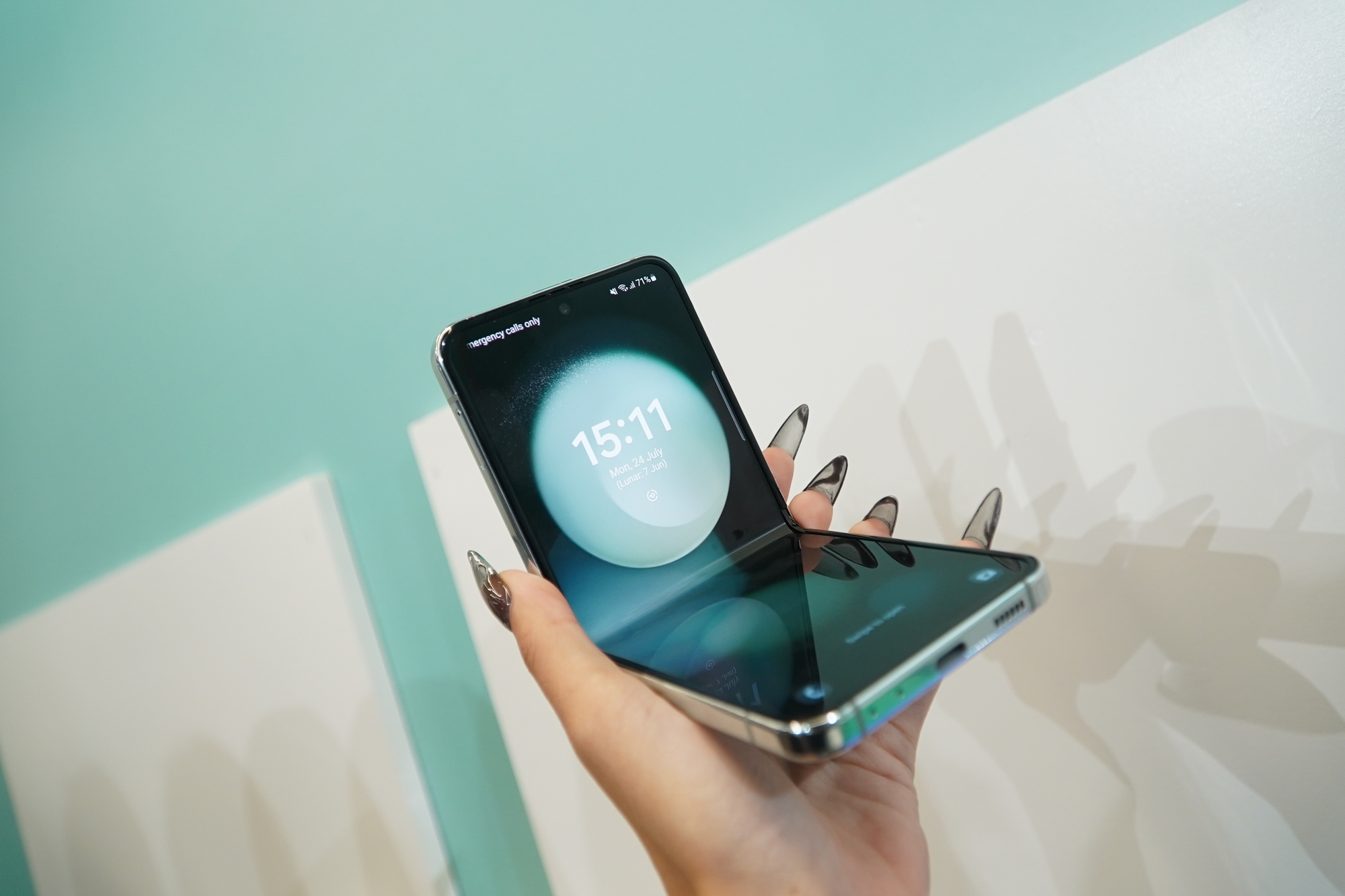 Galaxy Z Fold5 và Z Flip5 &quot;nóng hổi&quot; trong ngày ra mắt với muôn vàn ưu đãi dành cho khách hàng đặt trước  - Ảnh 1.