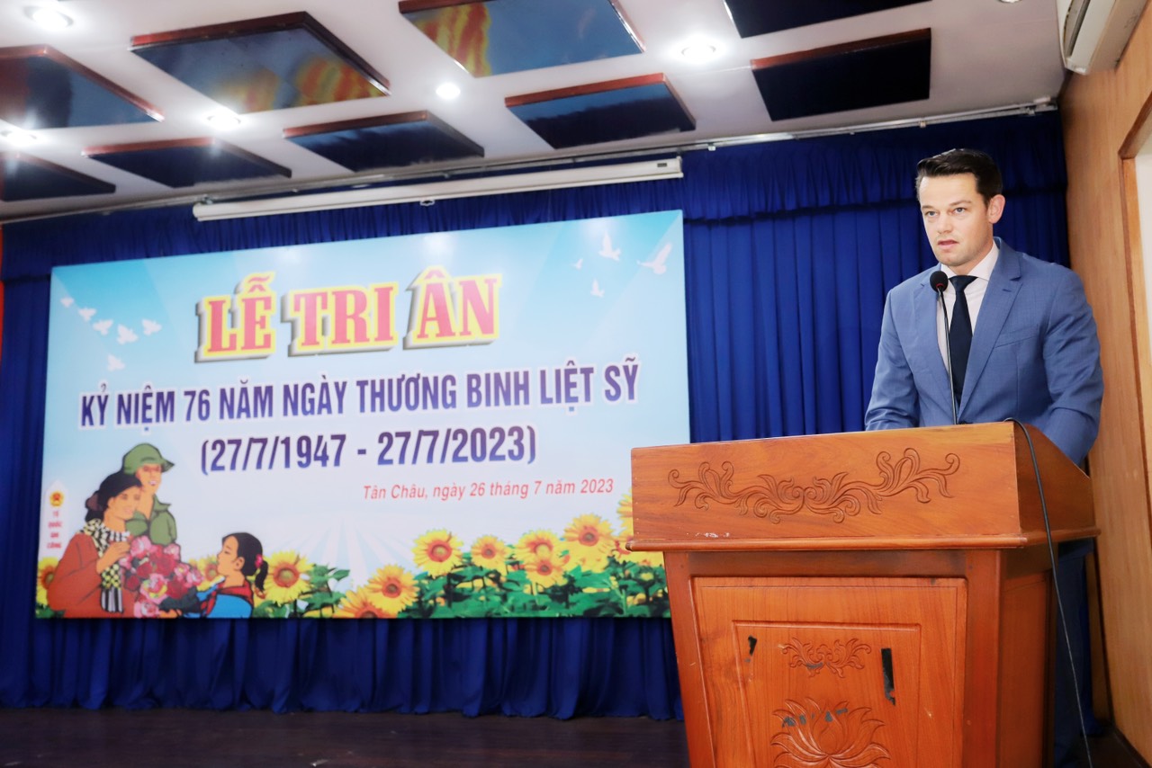 Tây Ninh: Huyện Tân Châu tri ân các gia đình chính sách nhân 76 năm ngày Thương binh-Liệt sĩ  - Ảnh 2.