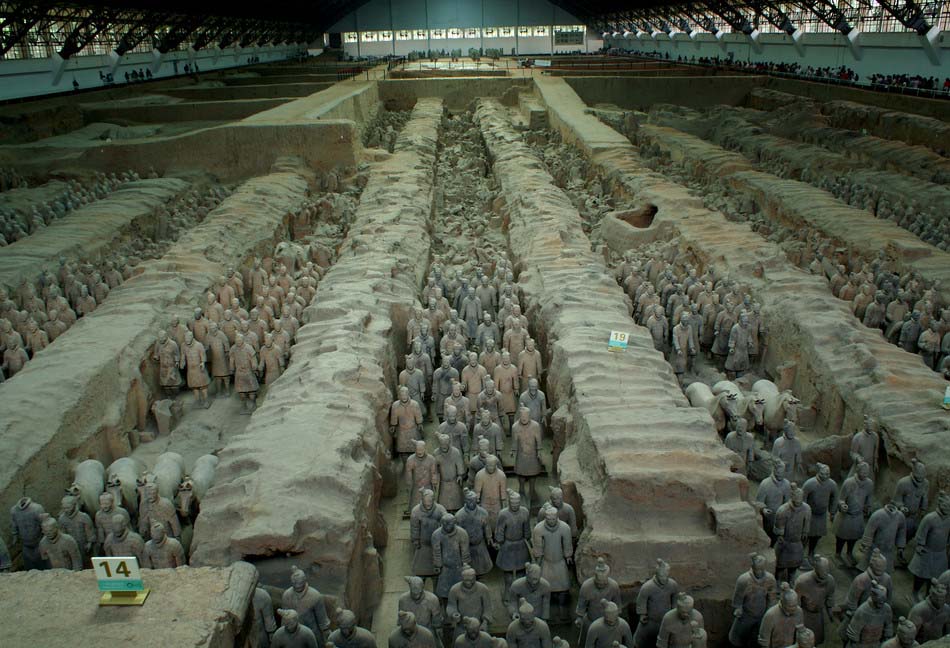 Tần Thủy Hoàng qua đời, 30 người con trai và con gái bị thảm sát - Ảnh 2.