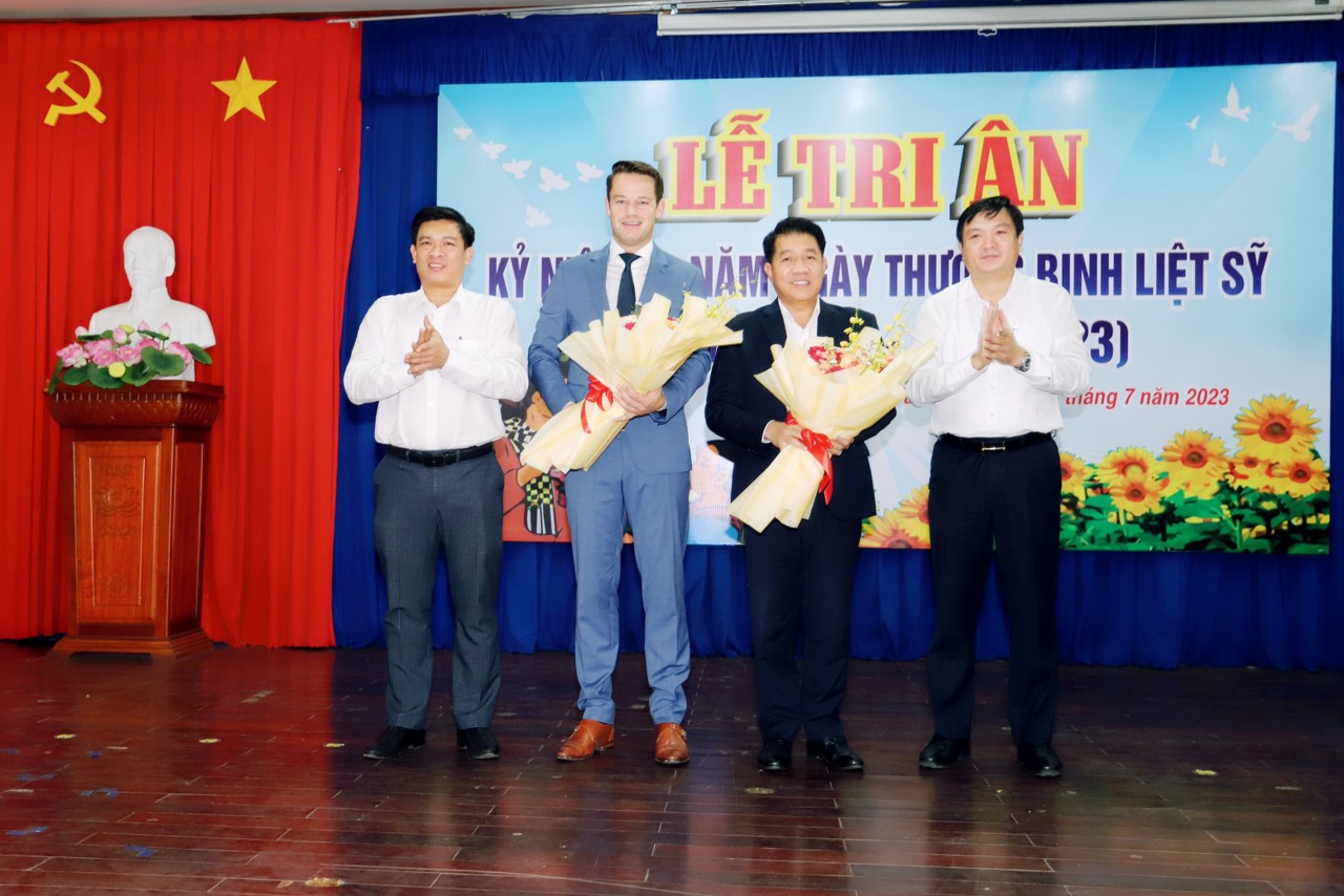 Tây Ninh: Huyện Tân Châu tri ân các gia đình chính sách nhân 76 năm ngày Thương binh-Liệt sĩ  - Ảnh 1.